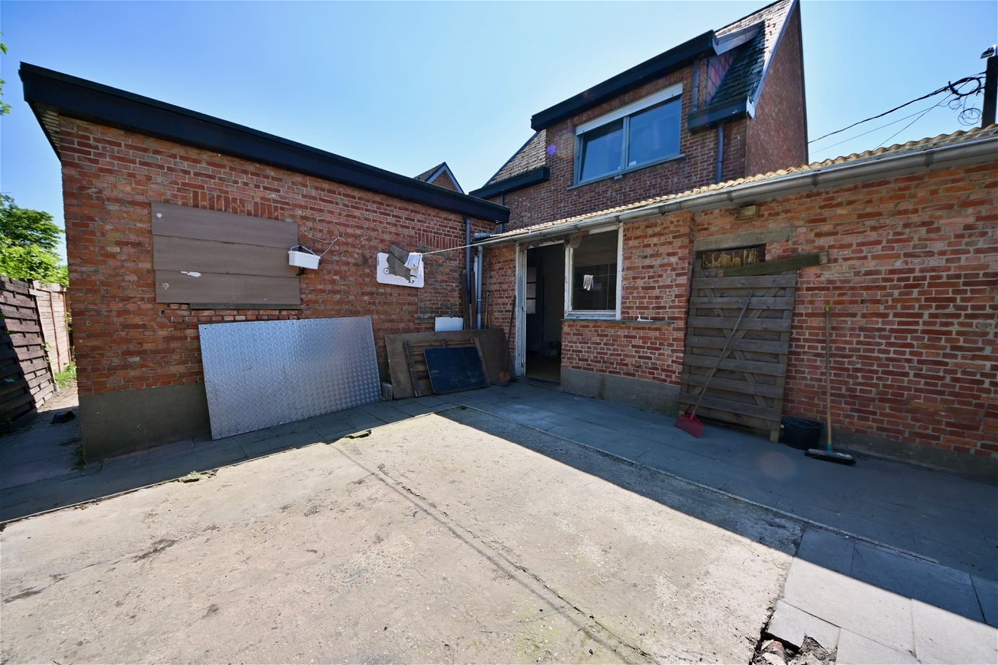 Te renoveren woning met 3 slaapkamers, garage en tuin.  foto 21