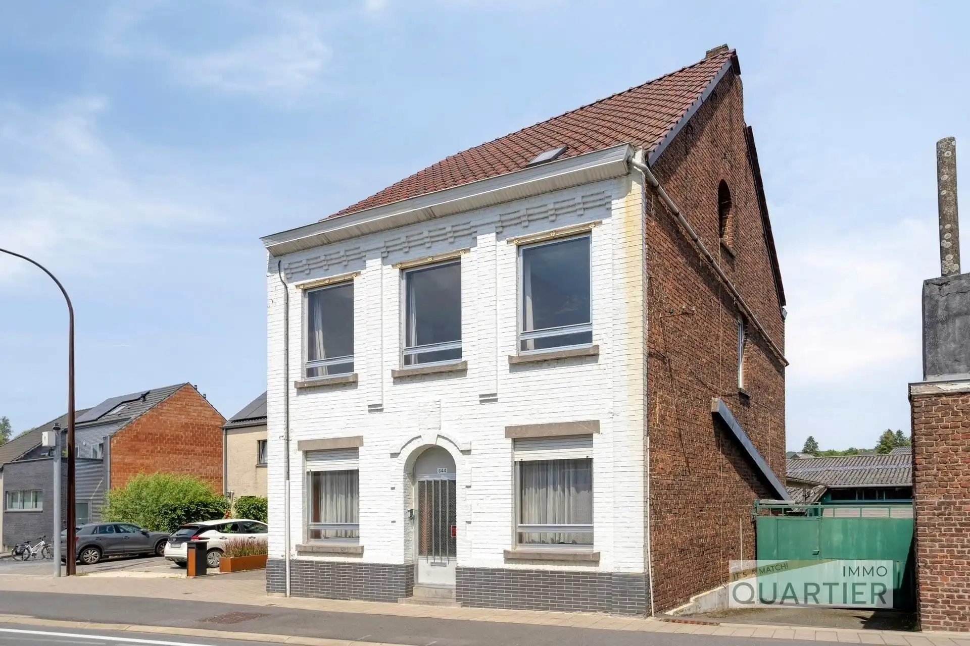 CENTRUM DWORP : groot atelier (+/-220m²) + woning op een perceel van 10are   foto 2