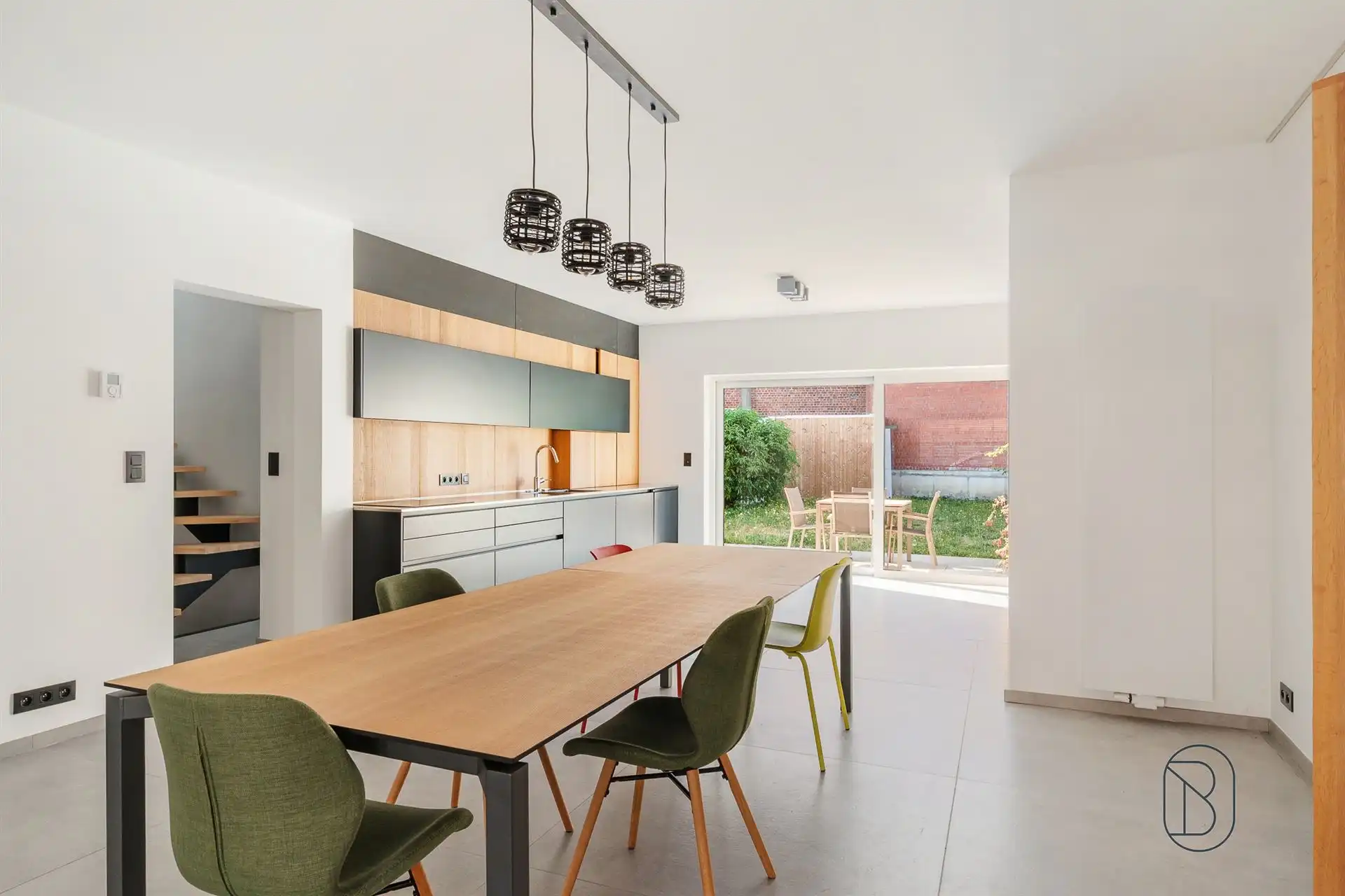 Toffe recente grote kwalitatieve woning met garage en tuin foto 2
