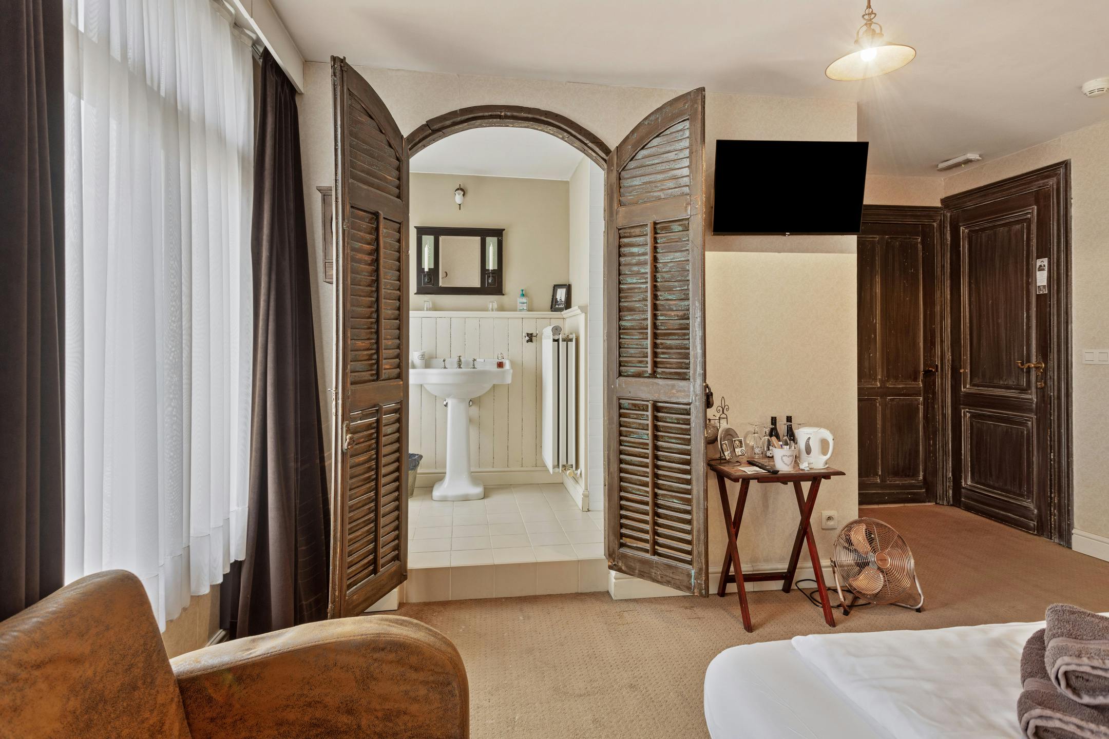 Charmant gerenoveerde B&B met woonst, winkel en handelsfonds foto 6