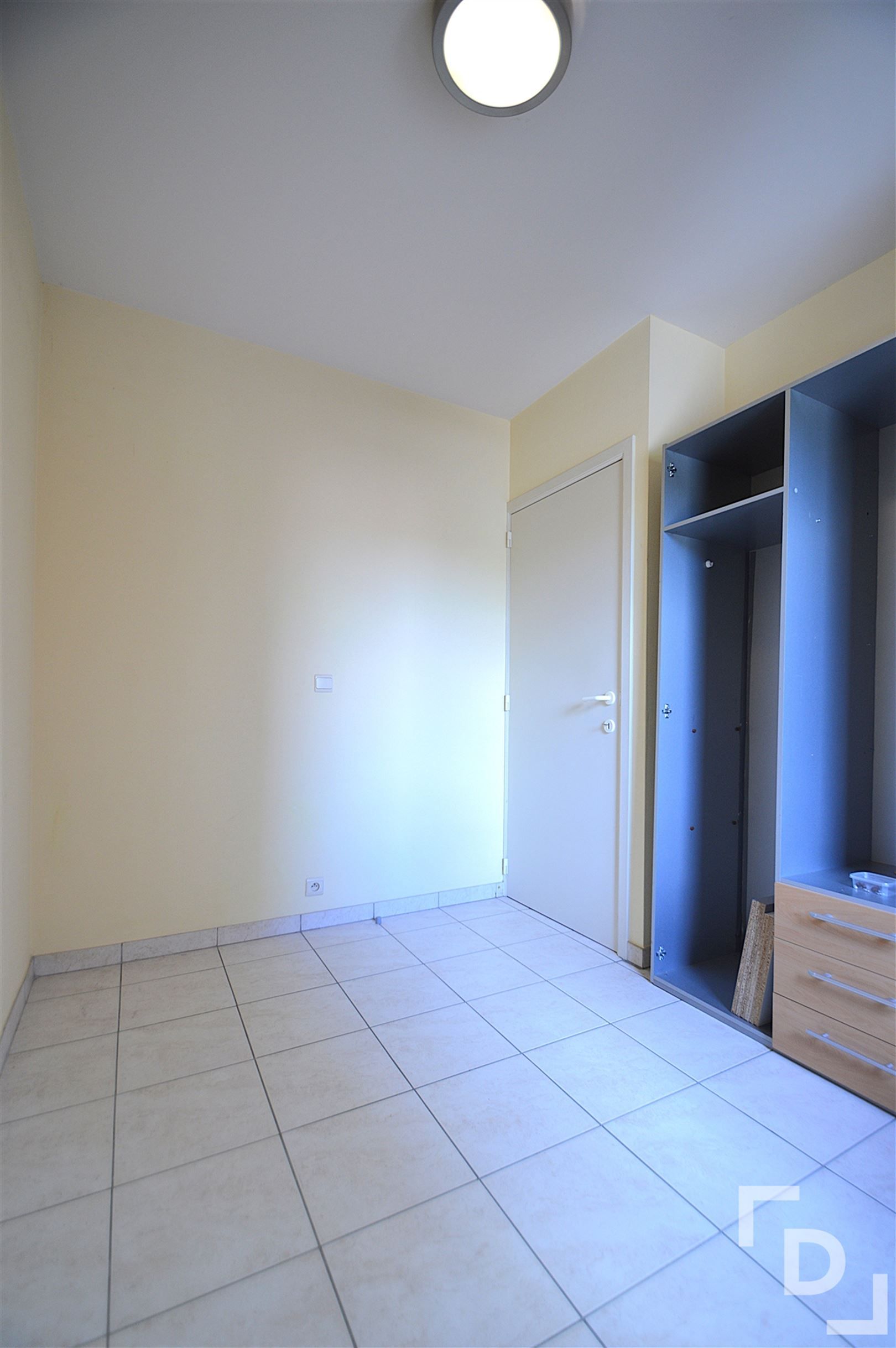 Appartement te huur op centrale locatie te Ieper. foto 8