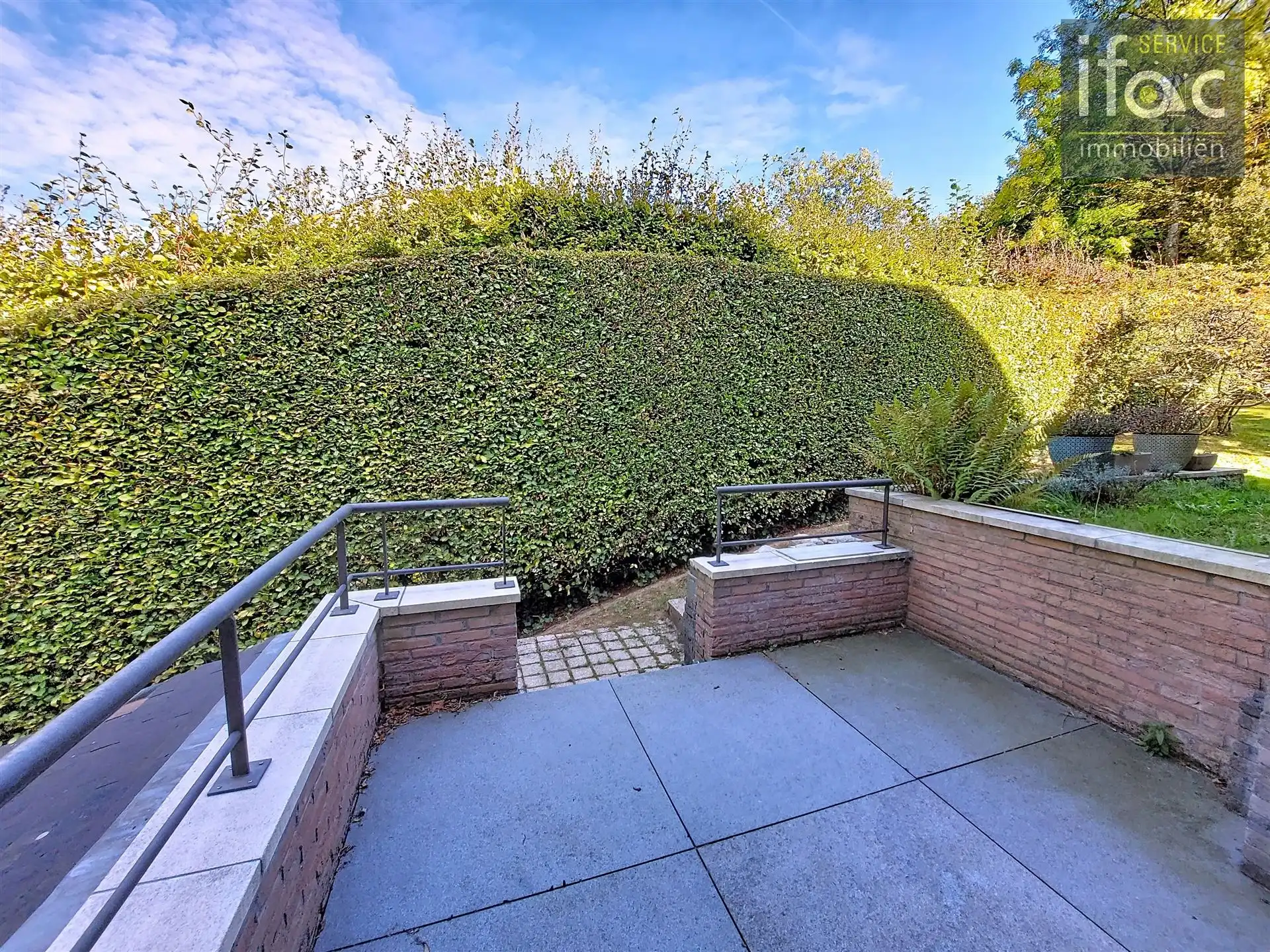 Exclusieve postmodernistische luxevilla grenzend aan bos foto 24