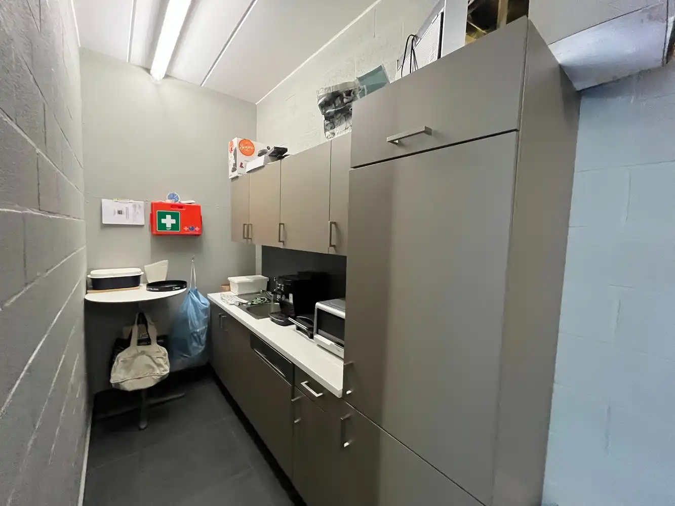 KMO-unit met kantoor foto 13