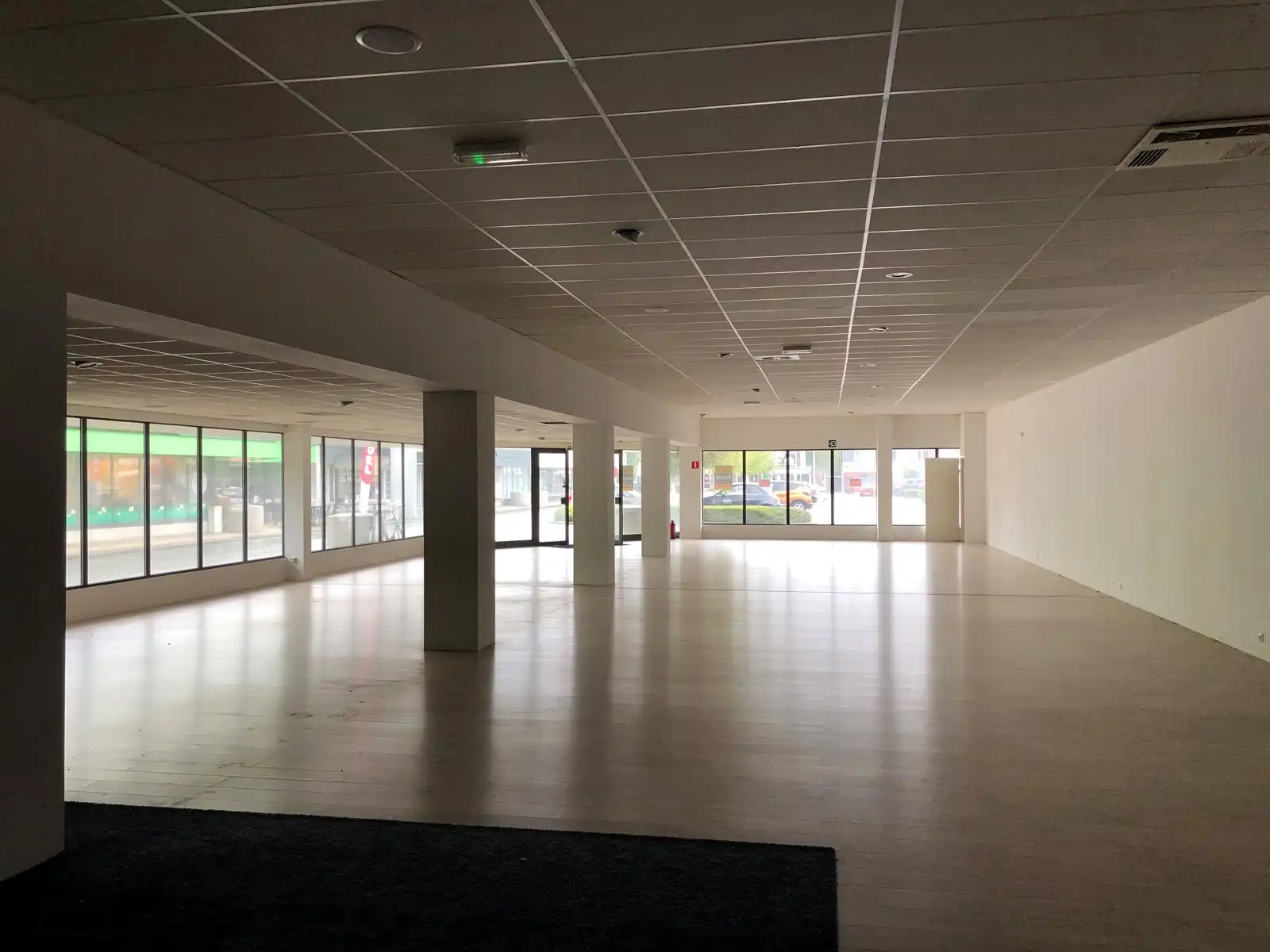 Winkelruimte 450 m² te huur – Mammoet 3 Roeselare foto 2