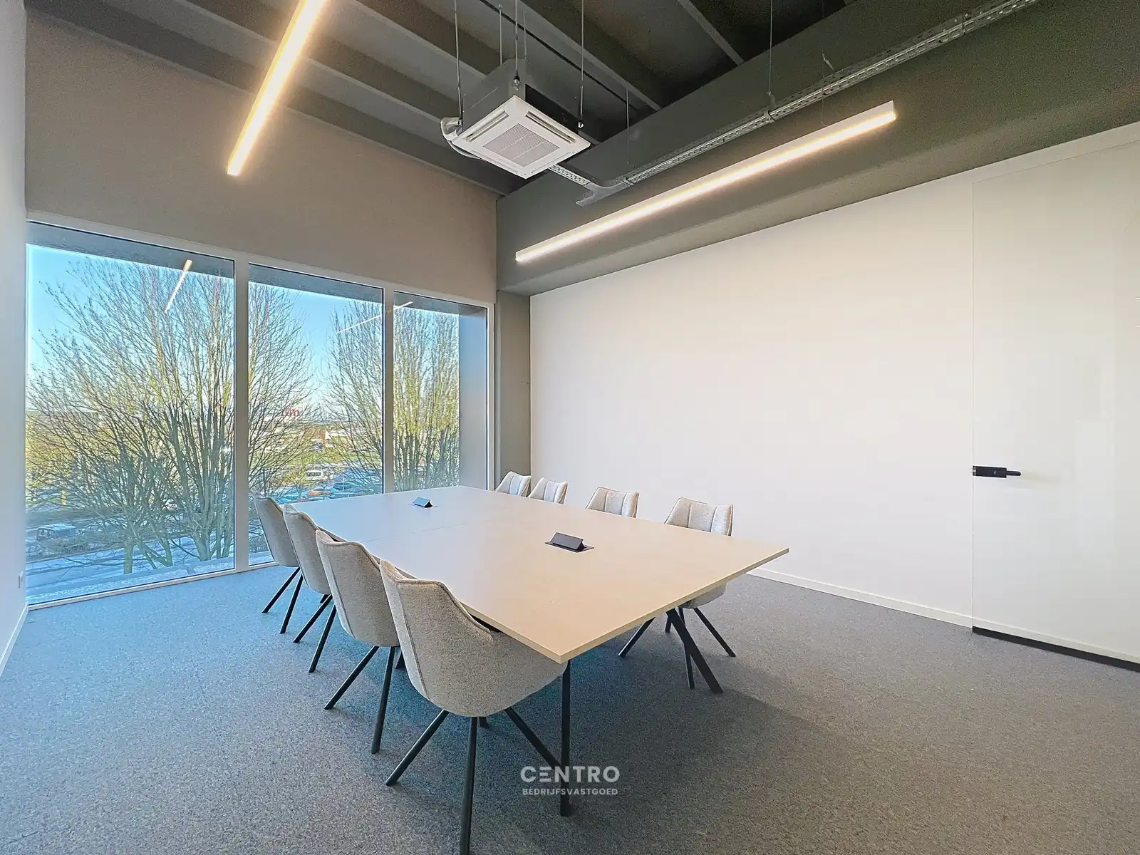 Energiezuinige, vernieuwde SERVICED kantoorruimte met mogelijkheid om een MAGAZIJN (215m²) bij te huren op Ieper Business Park! foto 12