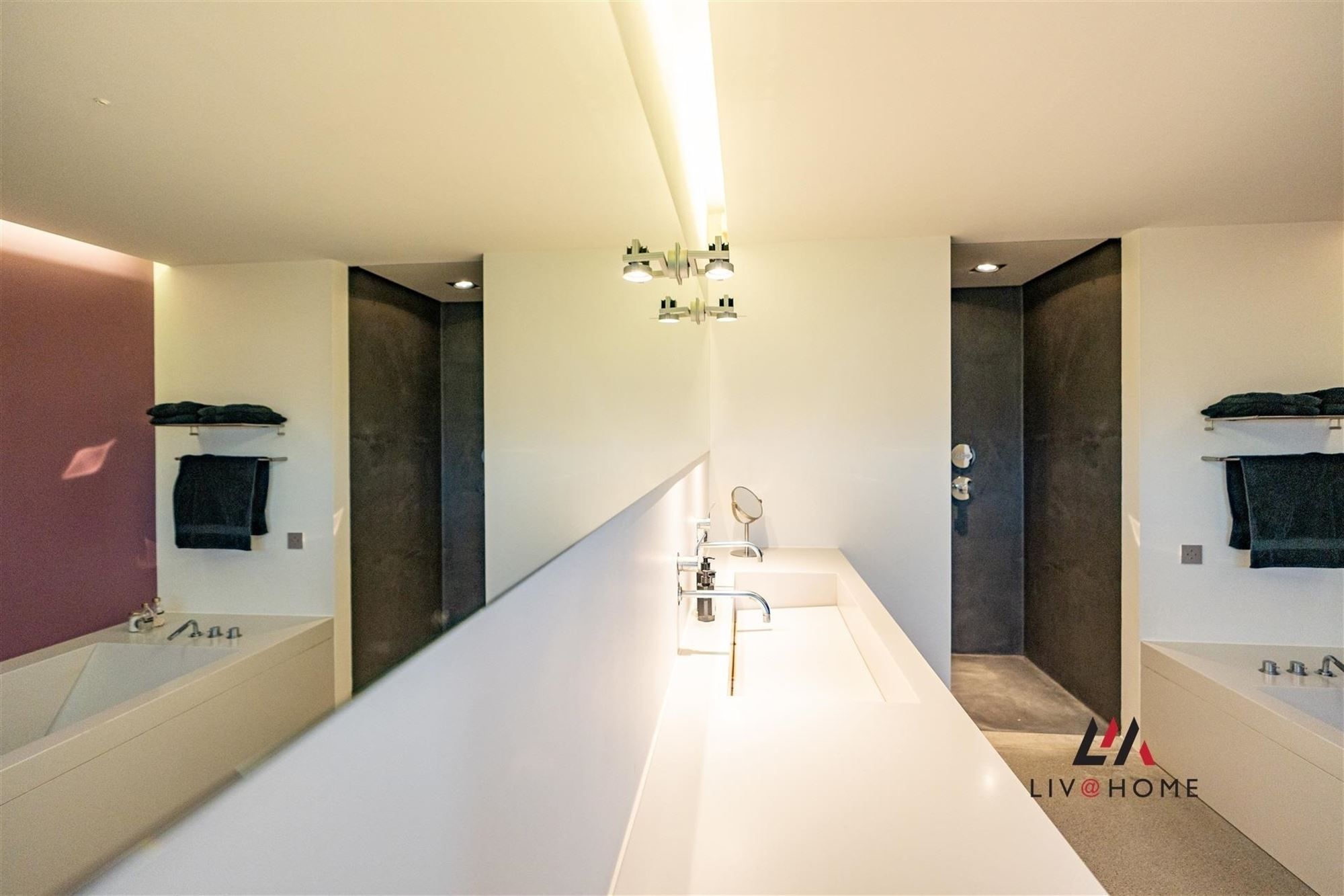 Moderne landbouwwoning met serre en loods op 10 ha foto 22