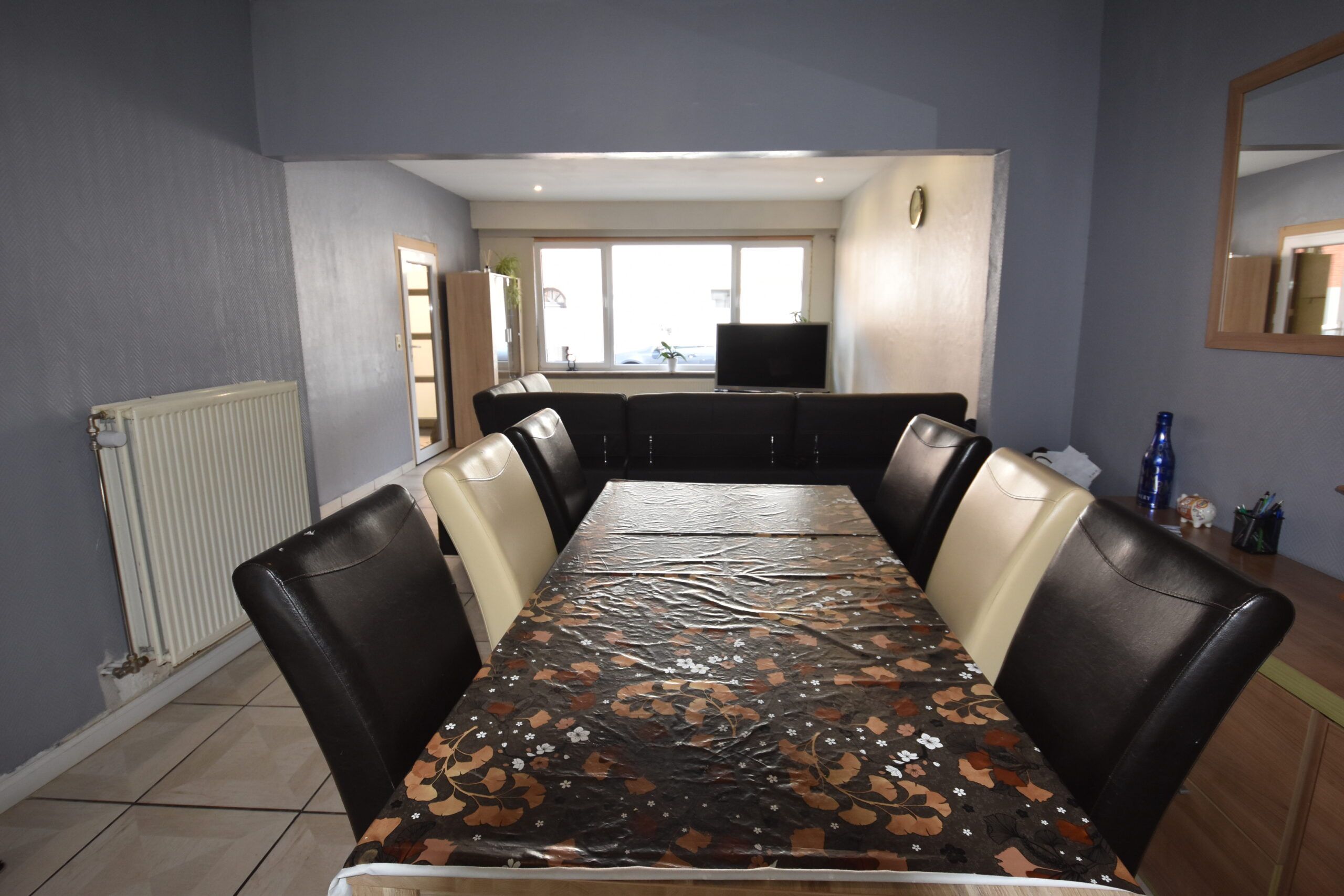 Zeer ruime, grotendeels gerenoveerde stadswoning foto 5