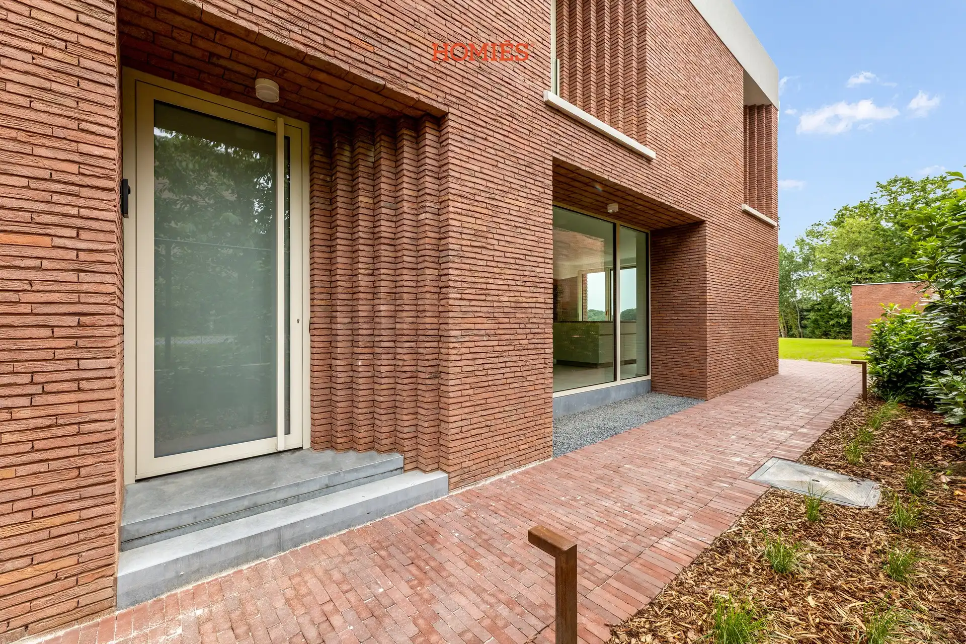 prachtige nieuwbouw met 3 slaapkamers en tuin met bos foto 3