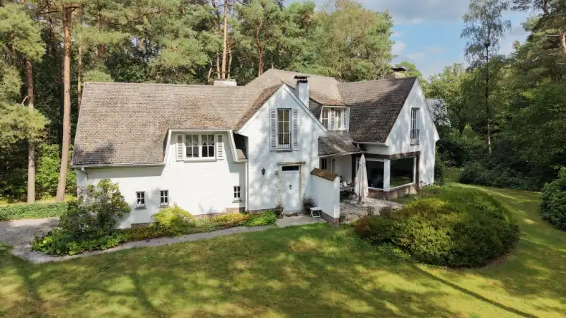 Hoofdfoto van de publicatie: Karaktervolle villa van 325m² met 5 slaapkamers op 24 are
