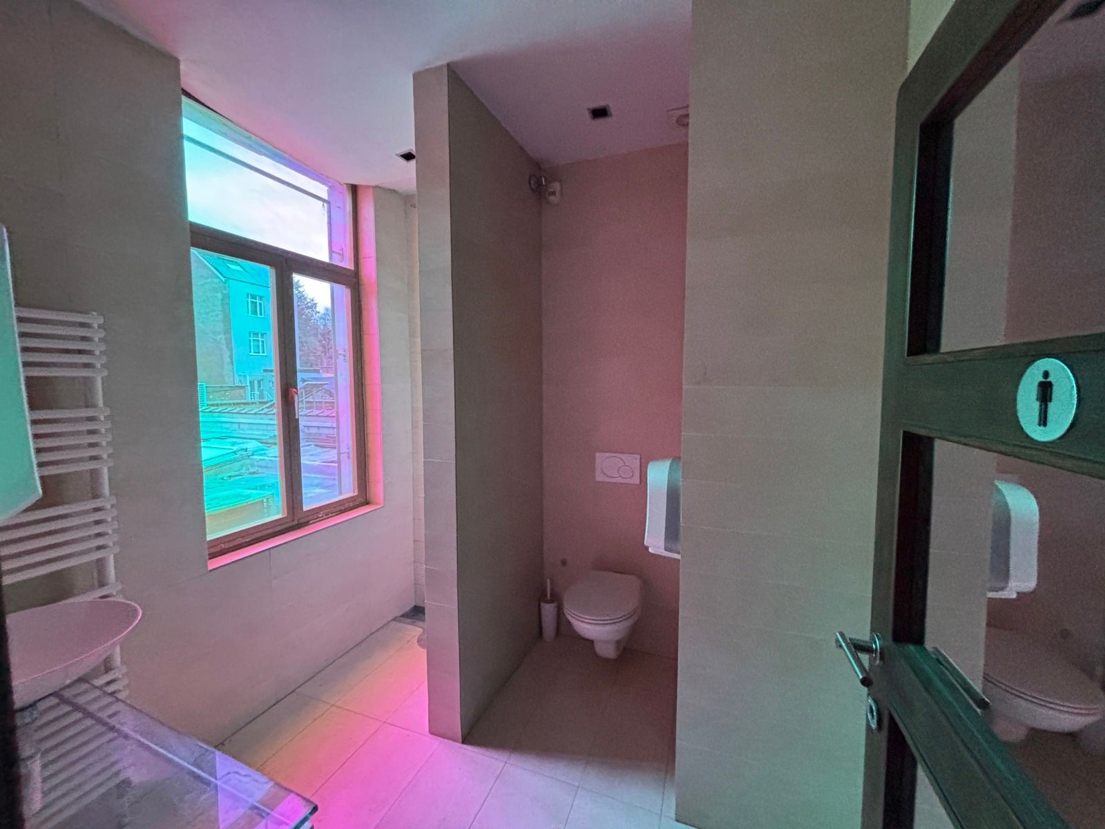 Instapklaar horecapand met terras te huur foto 8