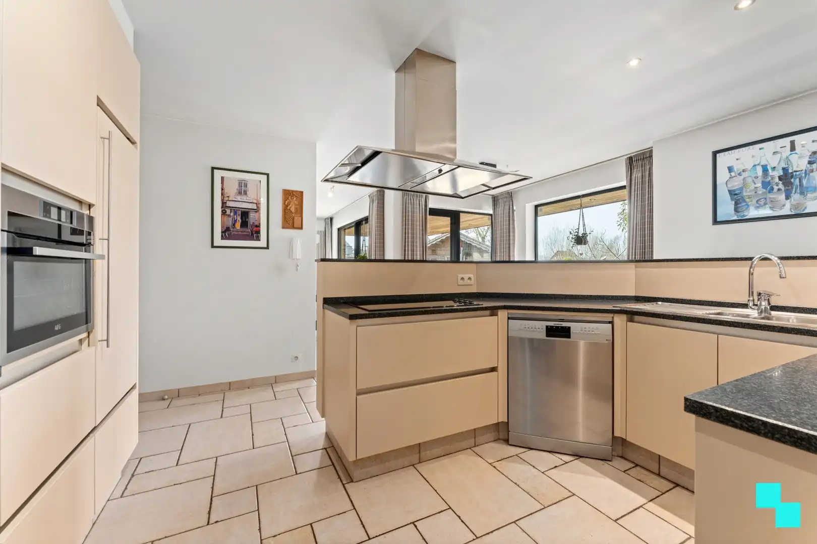 Ruime woning met loods in groene omgeving - Oekene foto 11