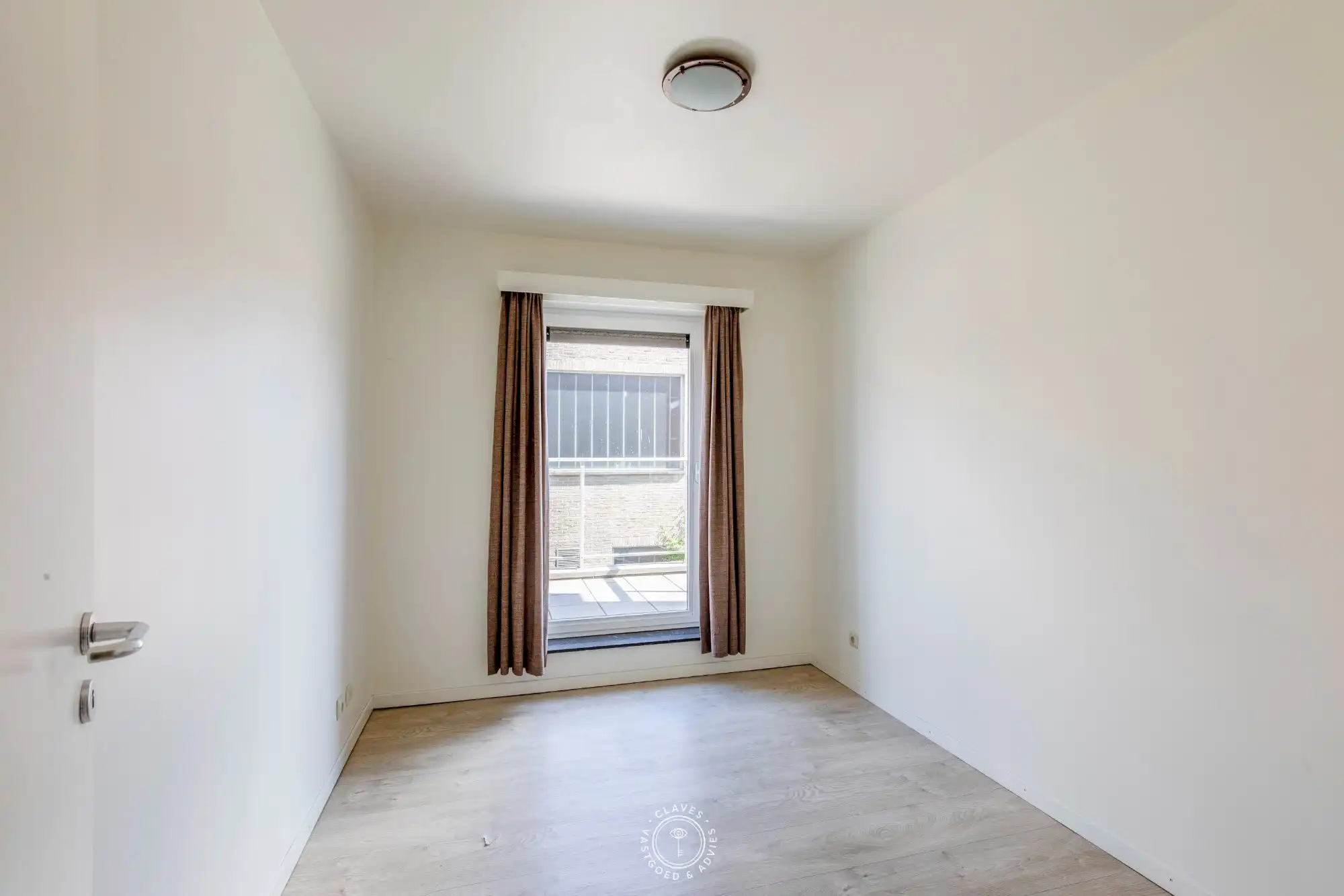 Centraal gelegen appartement met twee terrassen en autostaanplaats foto 11