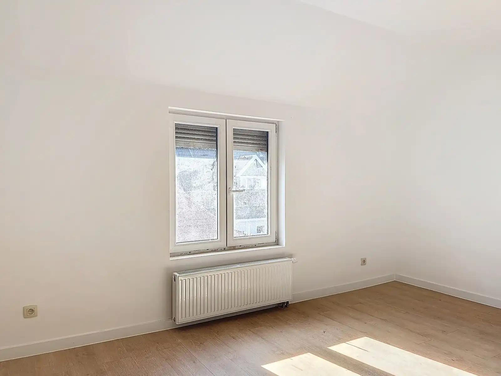 Gerenoveerde half open bebouwing met vlotte verbinding naar A12 foto 14