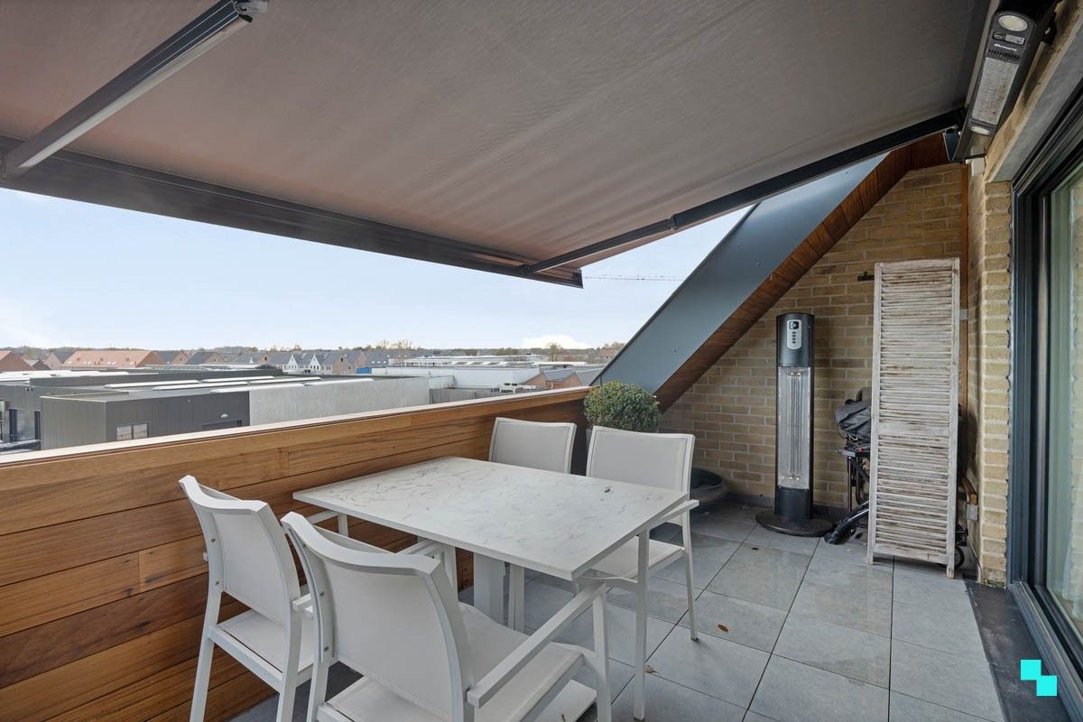 Kwalitatief afgewerkt duplex appartement in hartje Lichtervelde foto 10