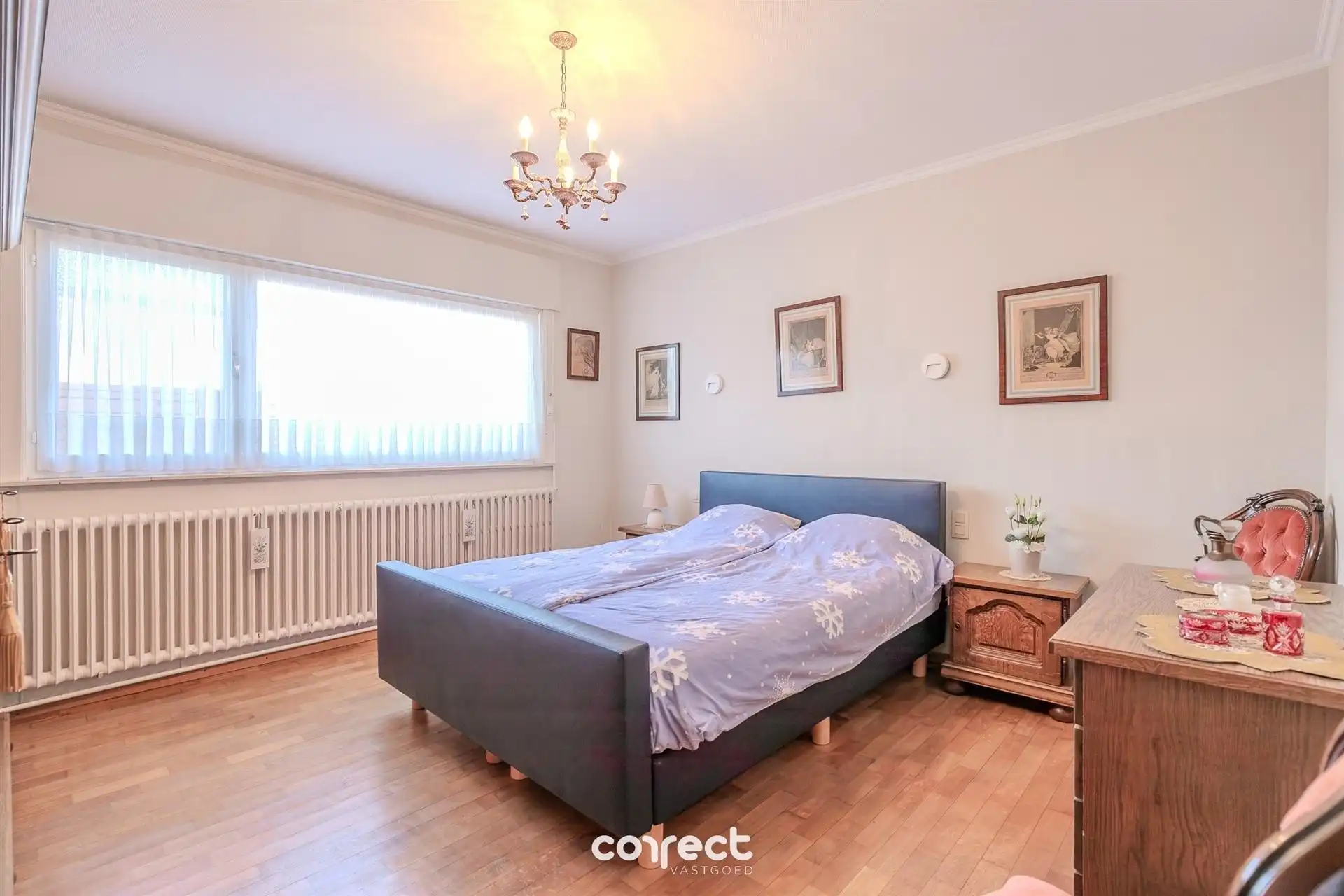 Goed onderhouden laagbouwvilla op een rustige, gunstige locatie met ruime oprit en garage. foto 8