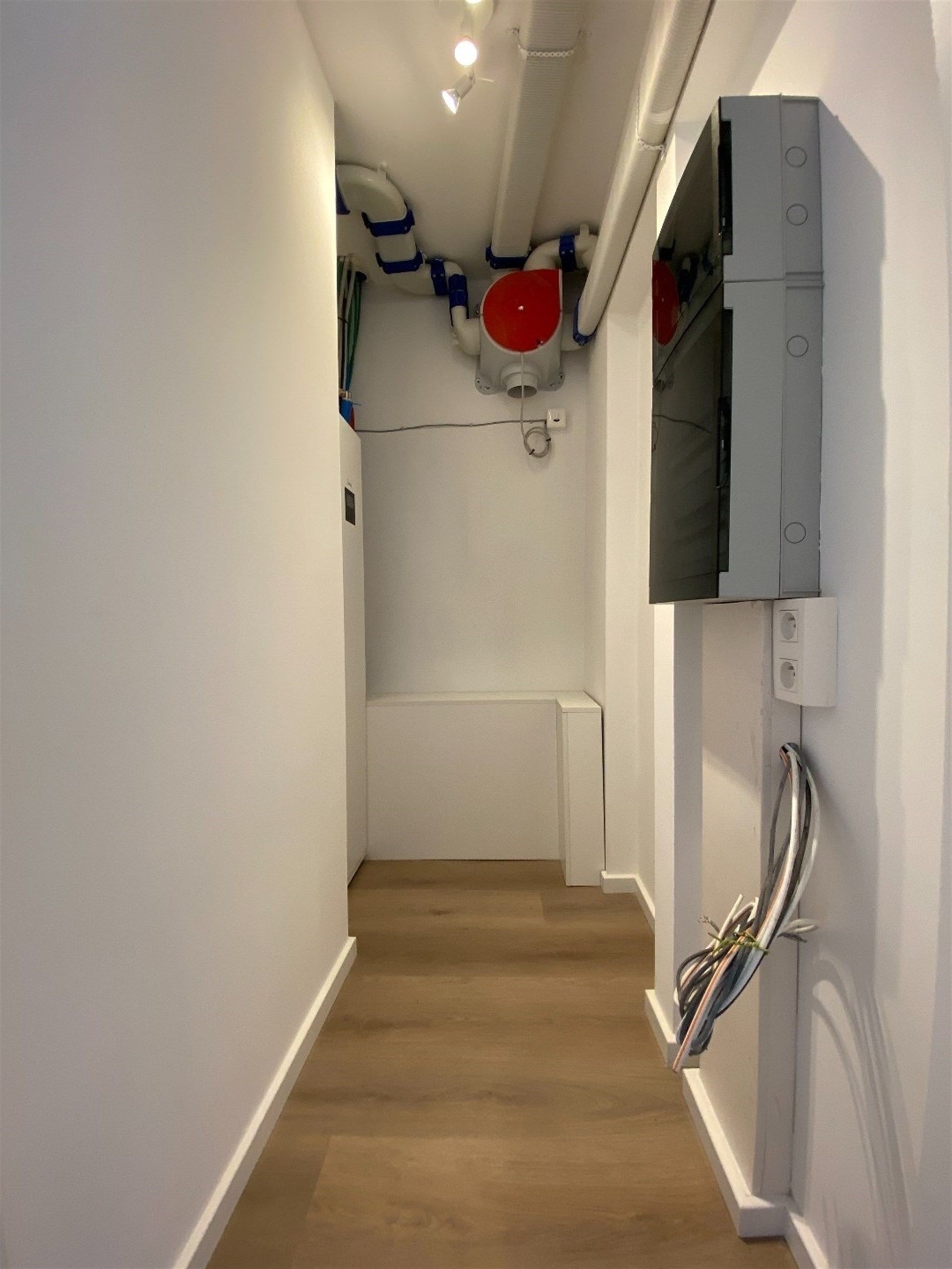Totaal gerenoveerd, energiezuinige 2 slaapkamer appartement met terras. foto 18
