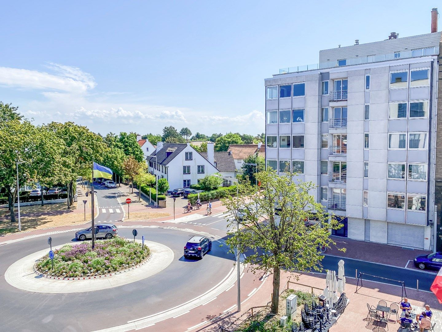 Nieuw appartement gelegen aan de zuidkant van het vernieuwde Burg. Fr. Desmidtplein. Gevelbreedte van ca. 8 meter. foto {{pictureIndex}}