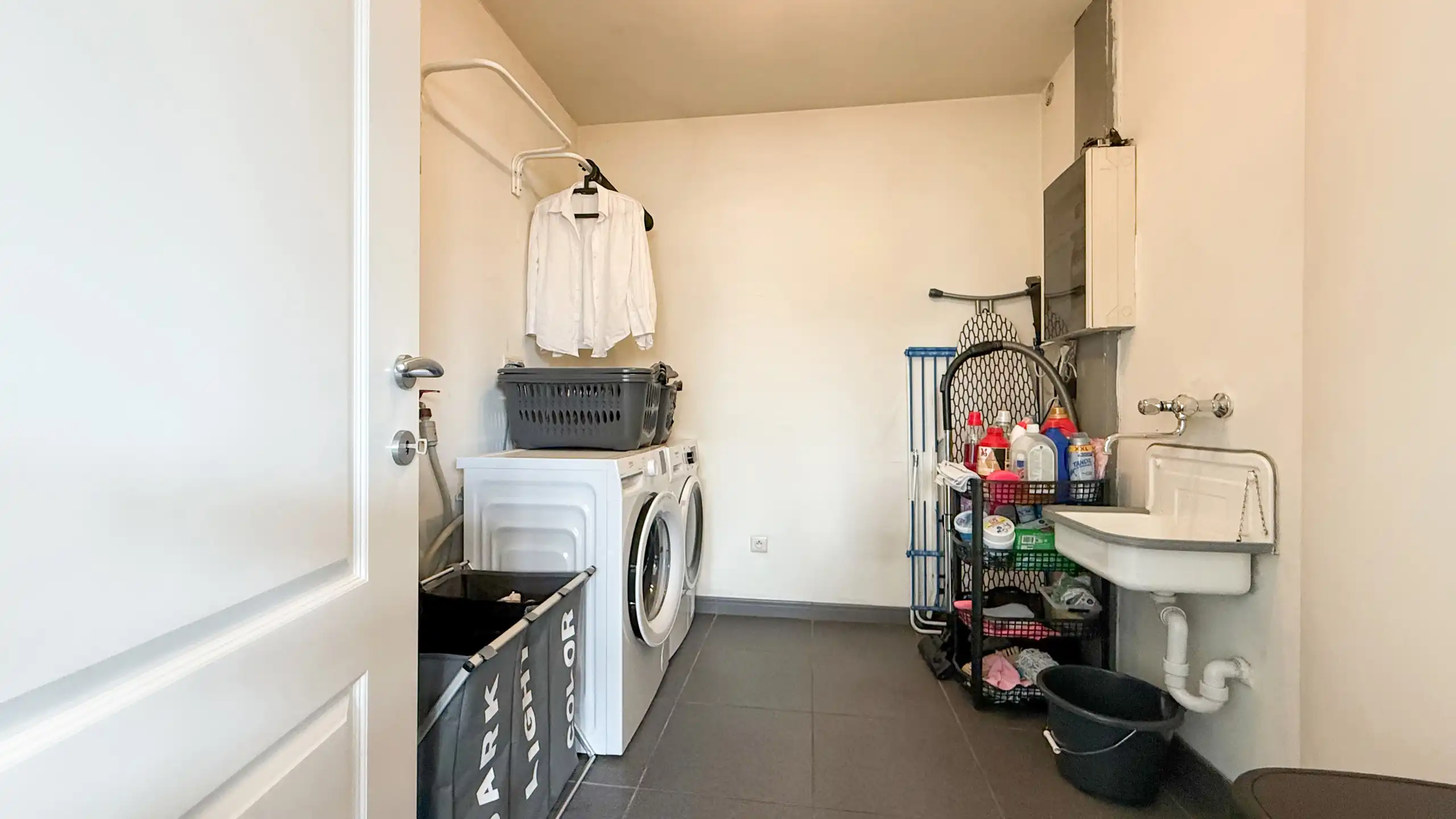 Zeer ruim appartement met 4 slaapkamers en parking in Tuilt! foto 12