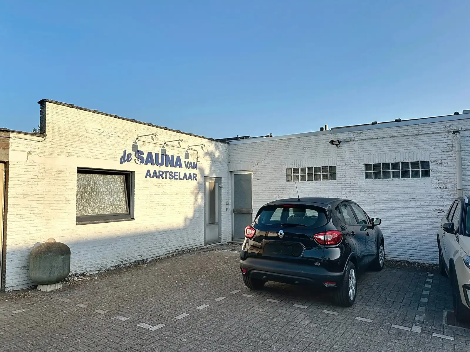 Commercieel pand in casco toestand met garage en parkings foto 3