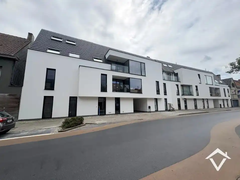 Uniek nieuwbouw appartement met 2 slaapkamers en veel zonlicht te Eernegem foto 3
