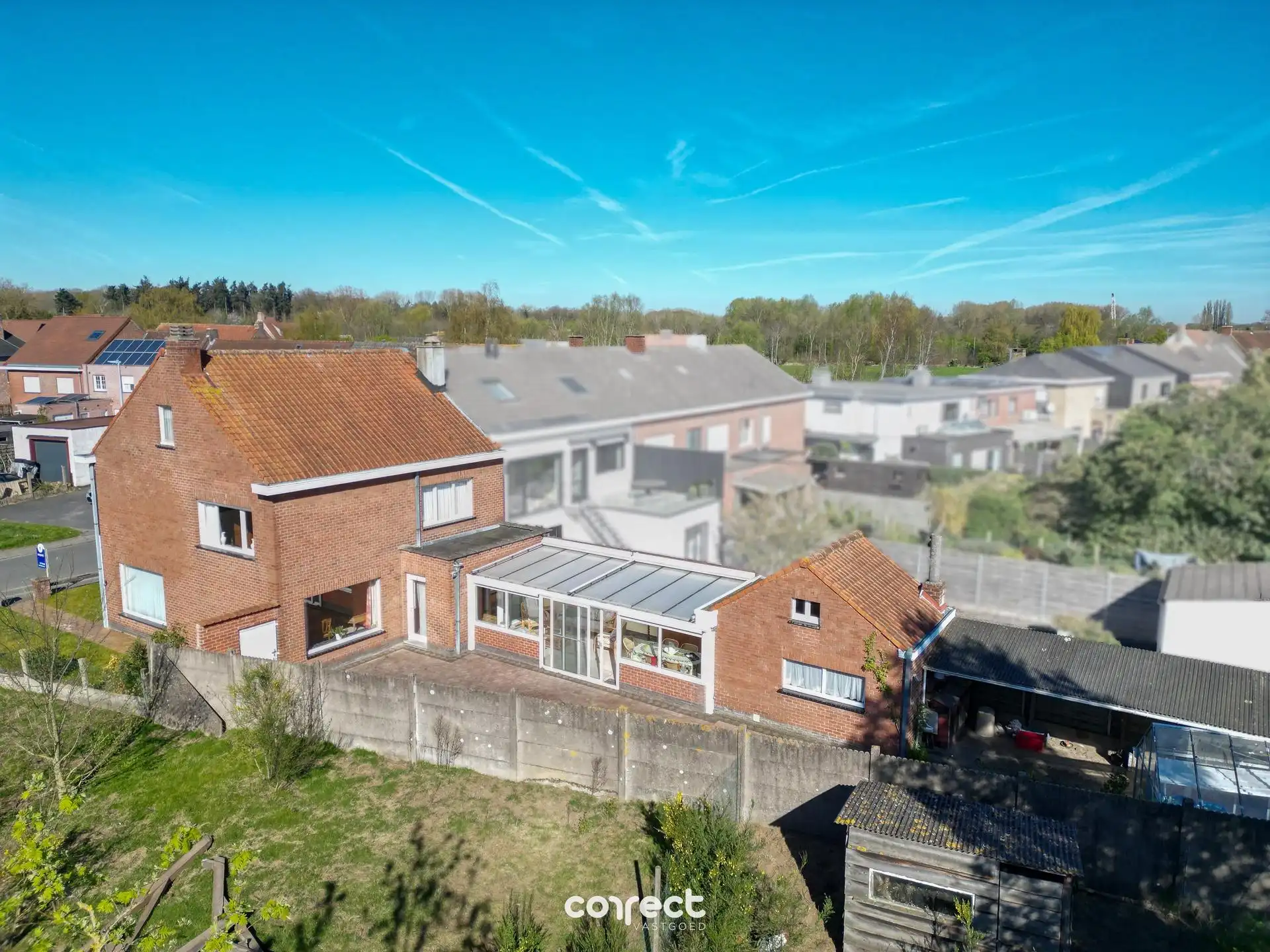 Halfopen bebouwing met 4 slaapkamers, zongerichte tuin, oprit en garage. foto 14