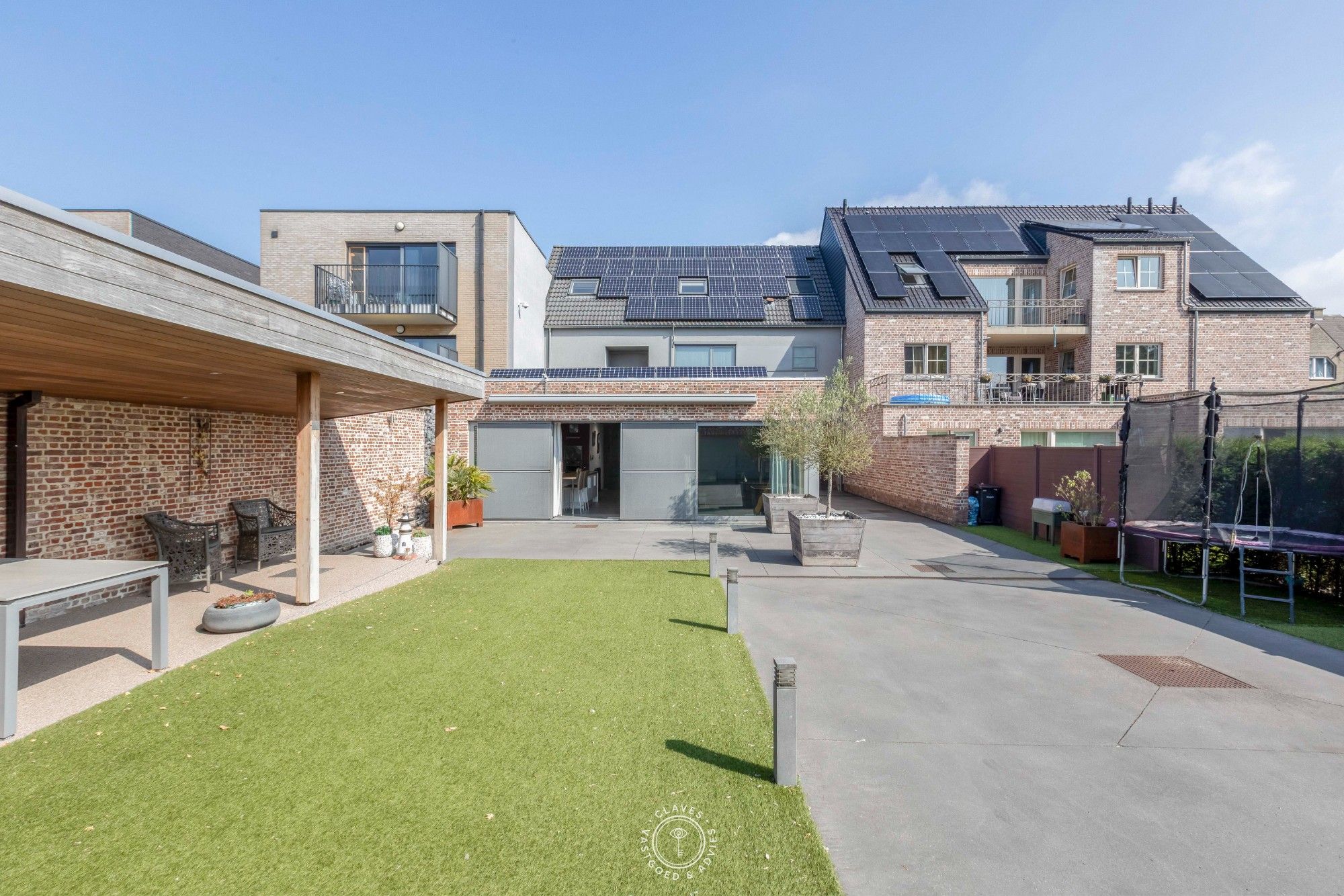 Instapklare woning en ruime tuin in het hart van Vrasene foto {{pictureIndex}}