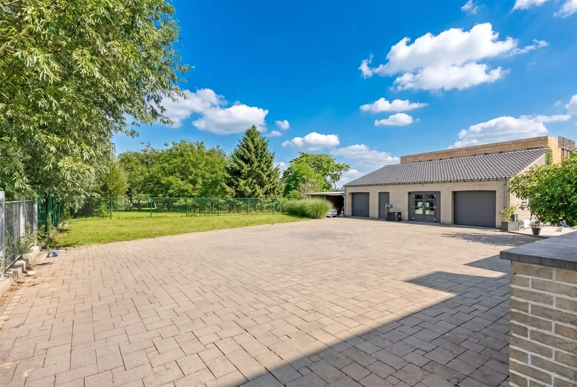 Instapklare villa met zwembad. Landelijke ligging in Leut. foto 3