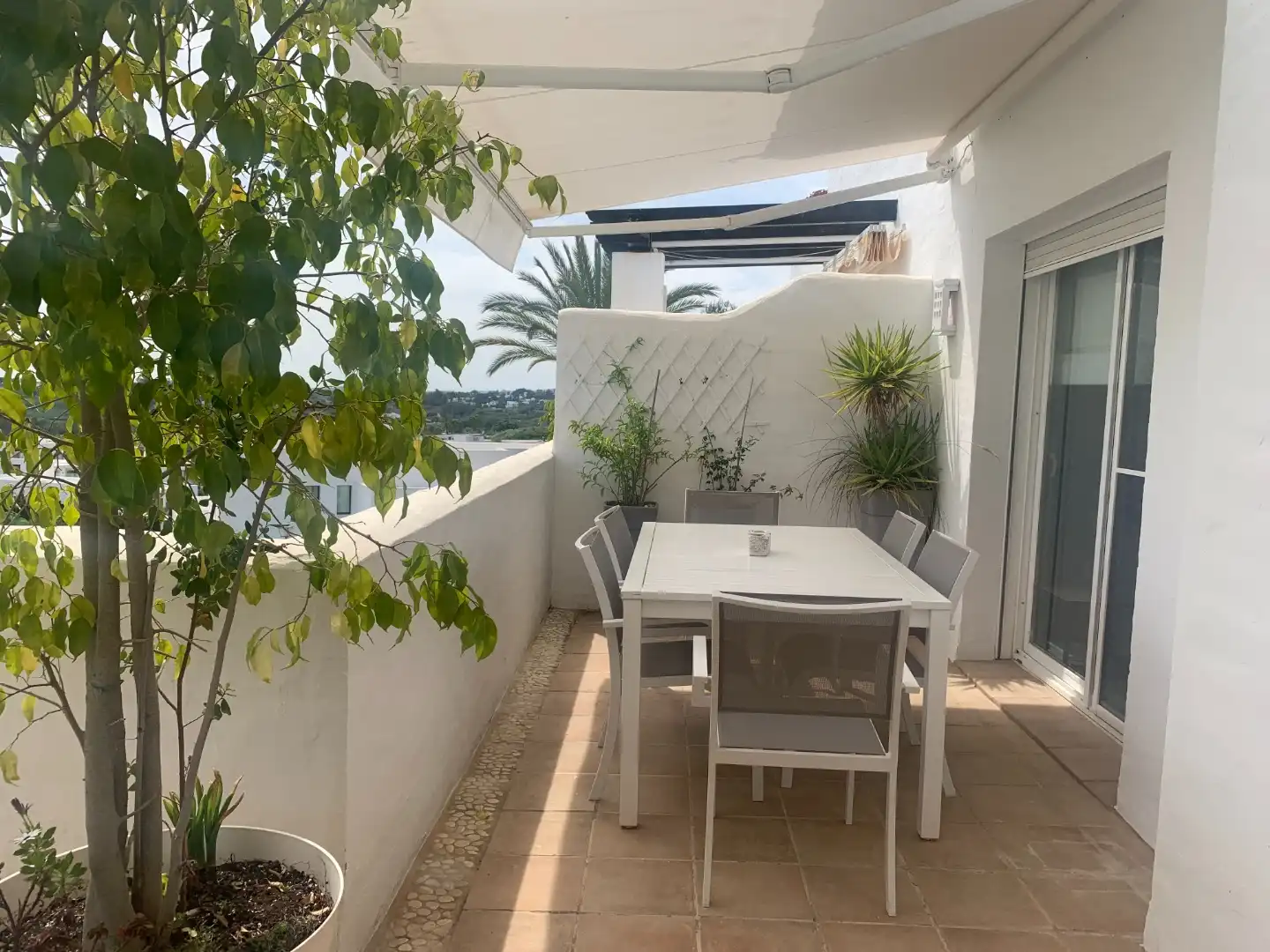 Gezellige duplex met zicht over de Nueva Andalucia vallei naar de Middellandse zee. foto 8