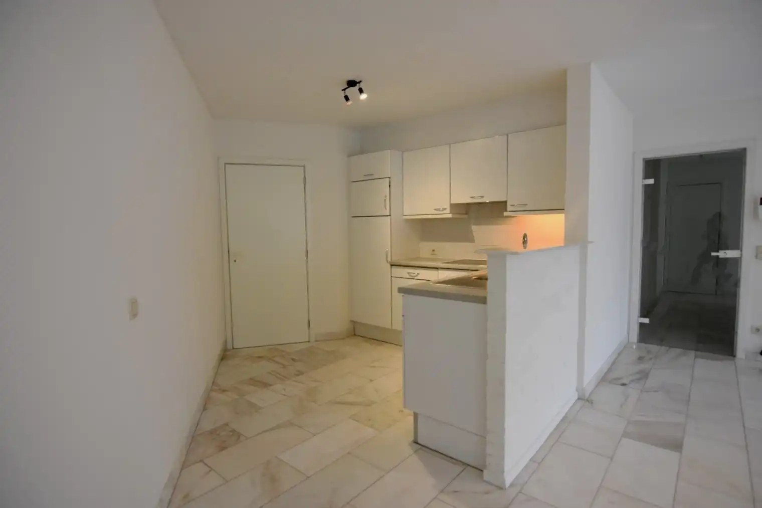 Ruim 2-slpk appartement in hartje Rumbeke foto 4