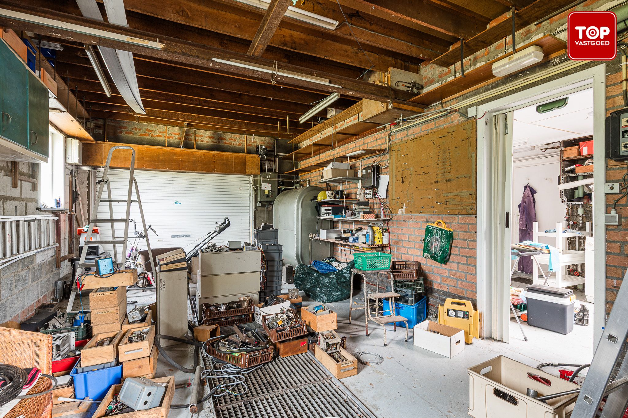 Te renoveren bungalow met enorm potentieel op een Toplocatie foto 18