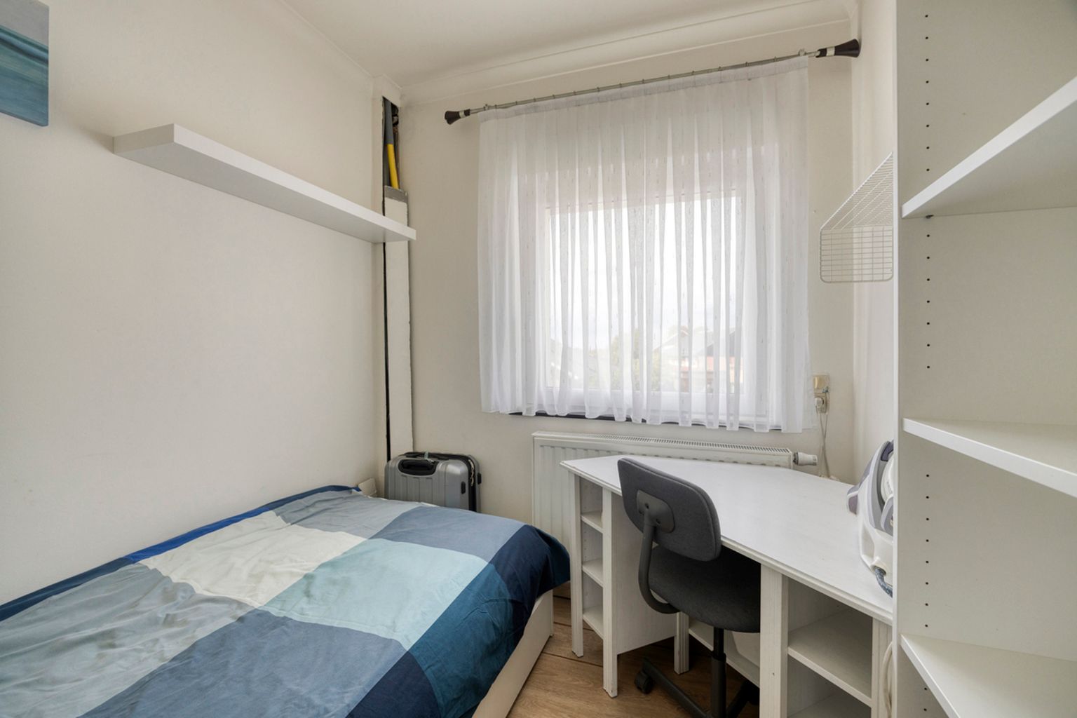 Ruime en gerenoveerde 3-gevelwoning met 4 slaapkamers foto 16
