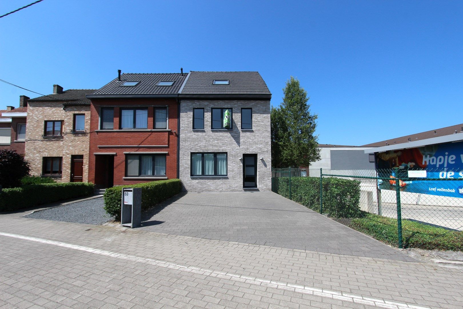 MOOI VERNIEUWDE WONING MET TUIN foto {{pictureIndex}}