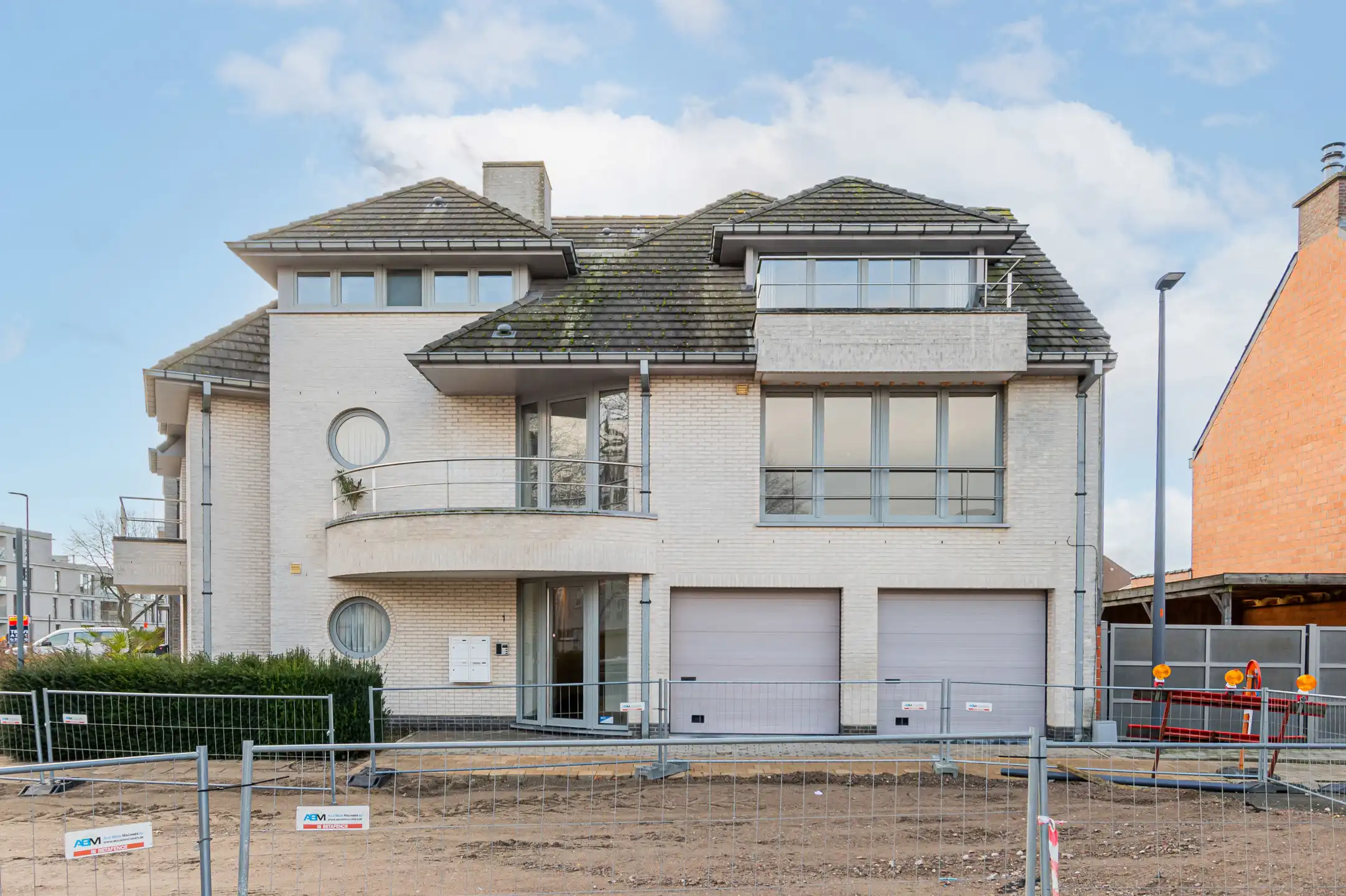 Ruim 2 slaapkamer dakappartement met terras en garage  foto 3