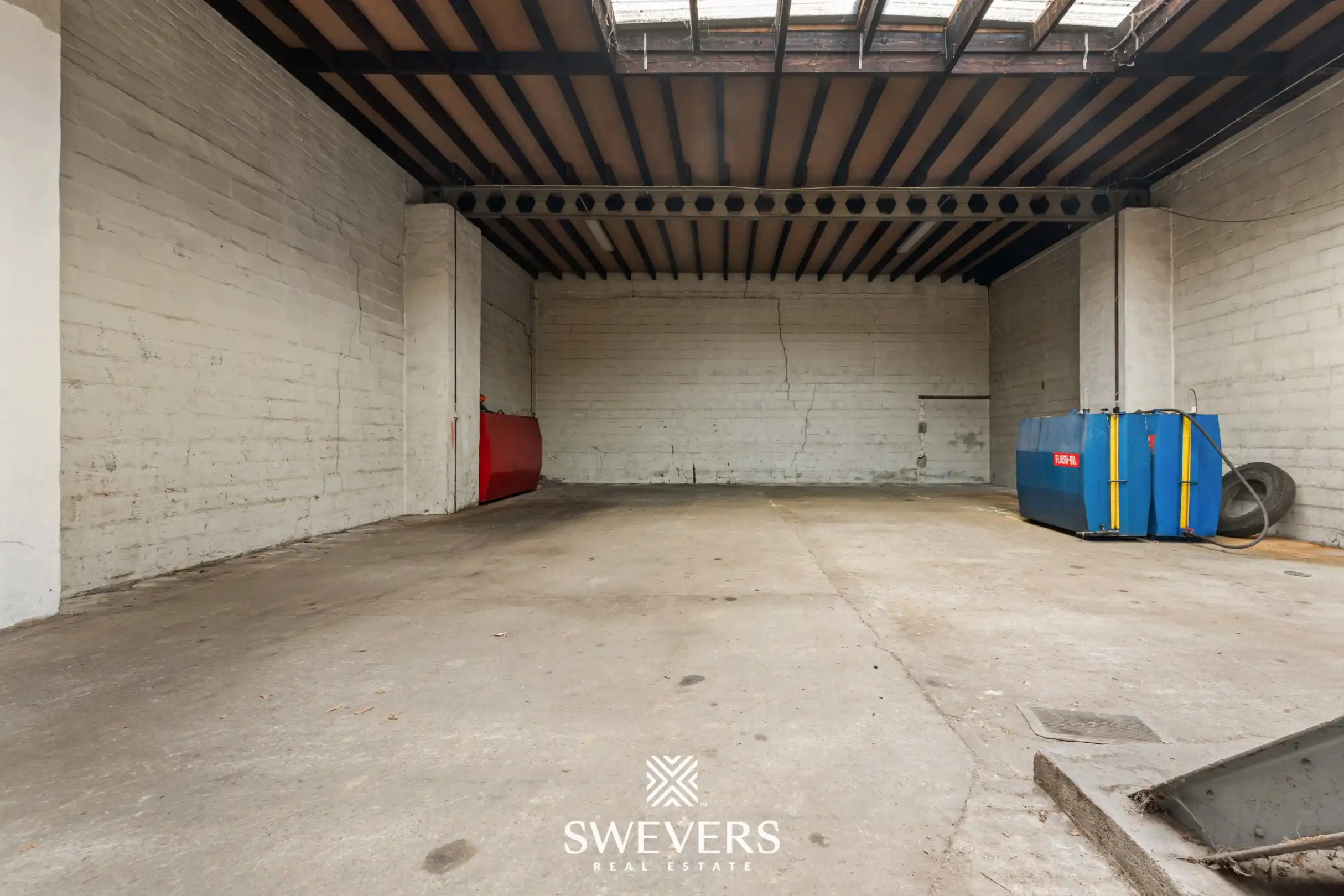 Ruime gezinswoning met multifunctionele loods op commerciële toplocatie foto 32