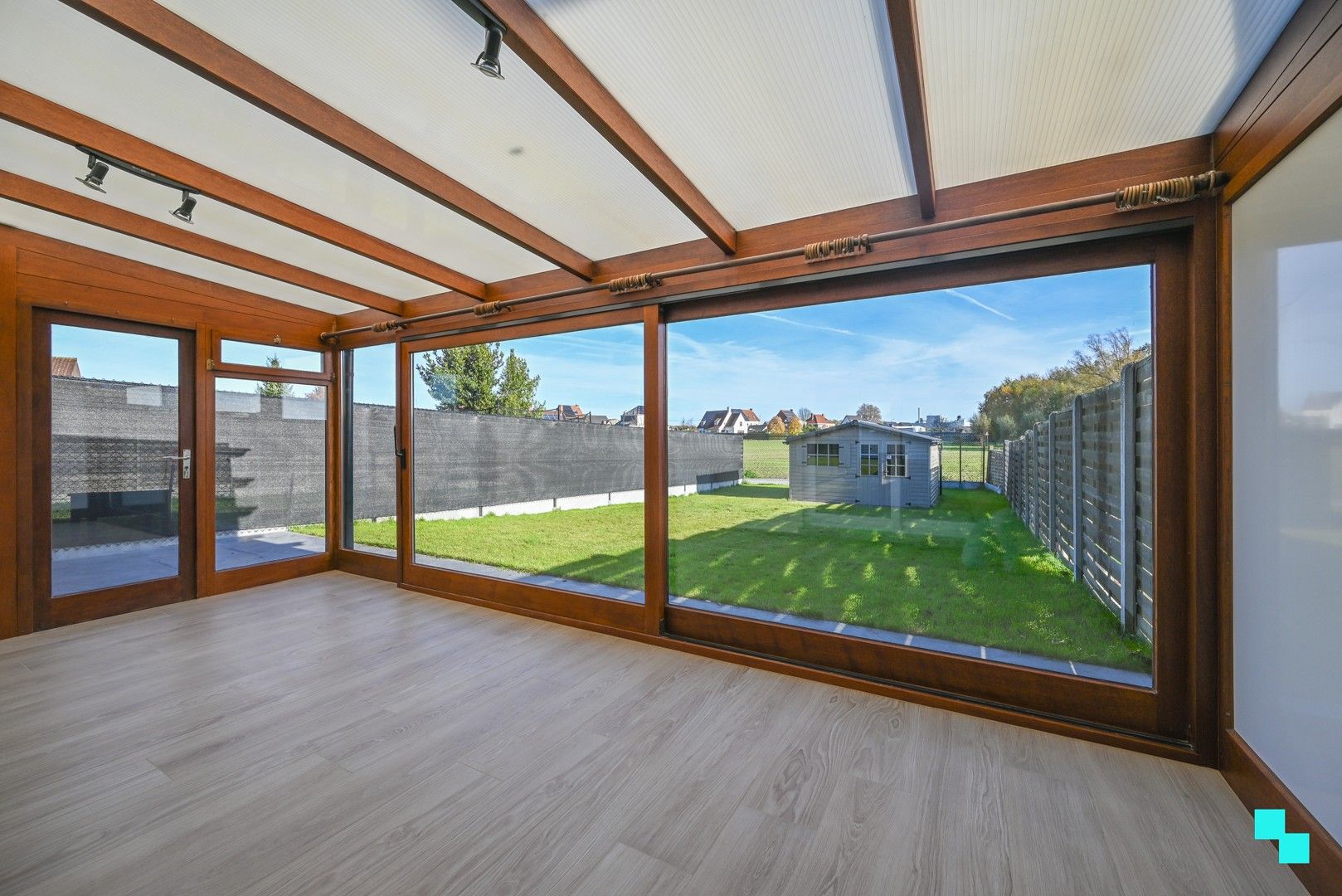 Instapklare eengezinswoning in een rustige buurt in Oostrozebeke! foto 11