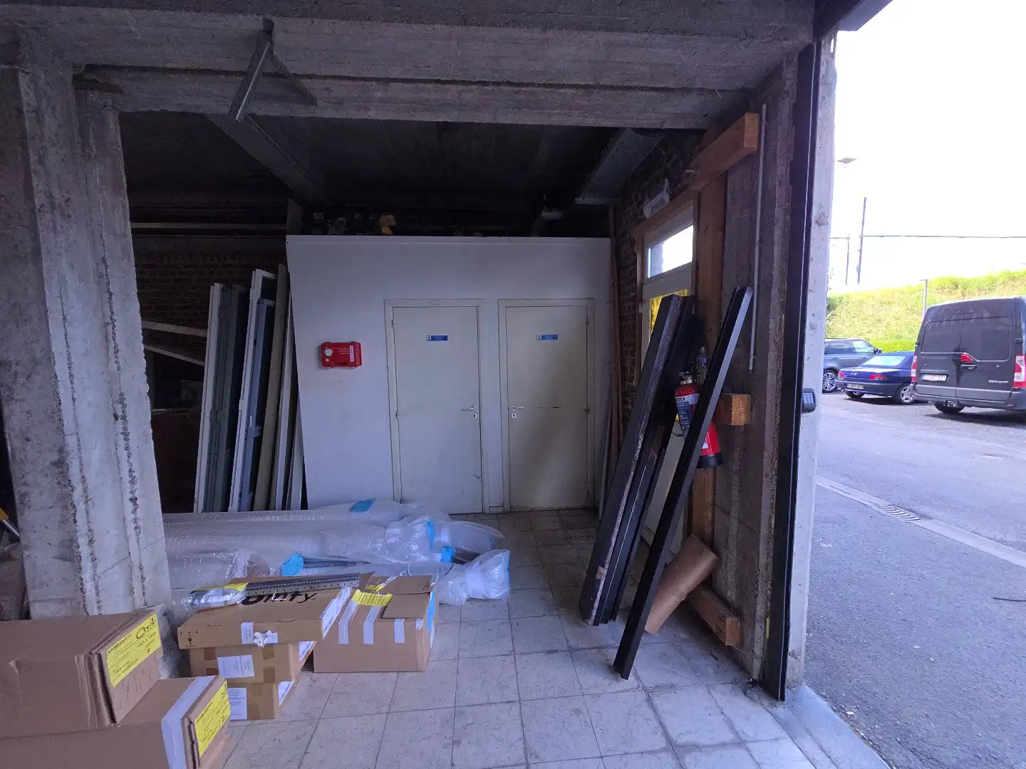 Magazijn van 220m² op commercieel centrum Pottelberg foto 9