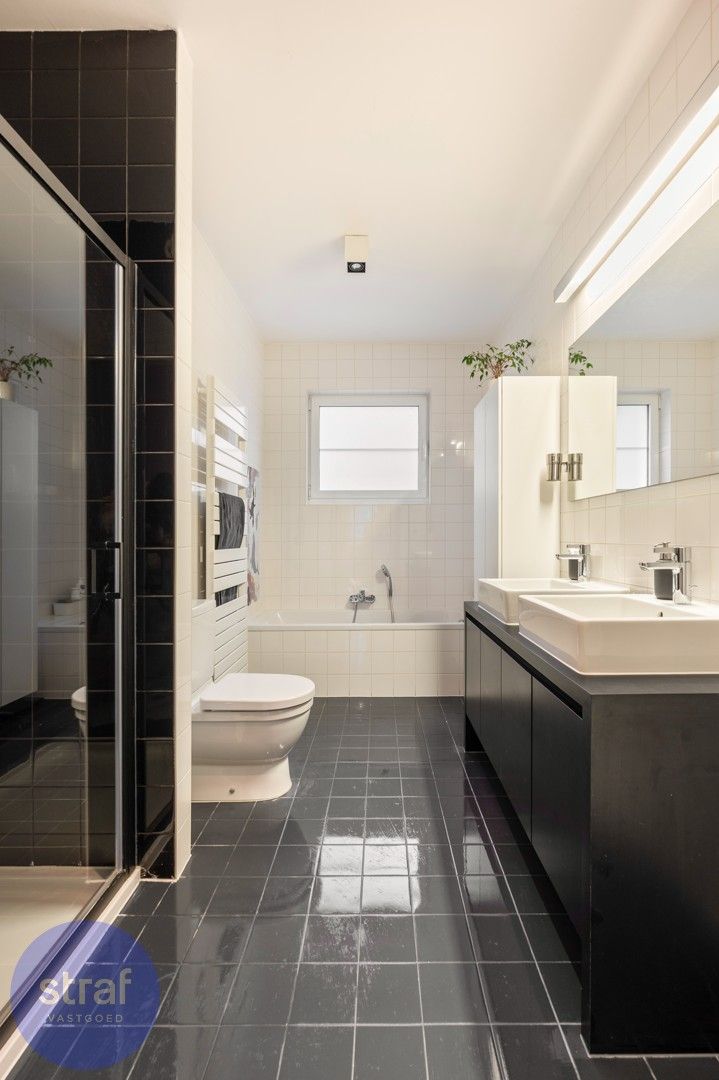 Moderne woning met leuke tuin op Regatta foto 15