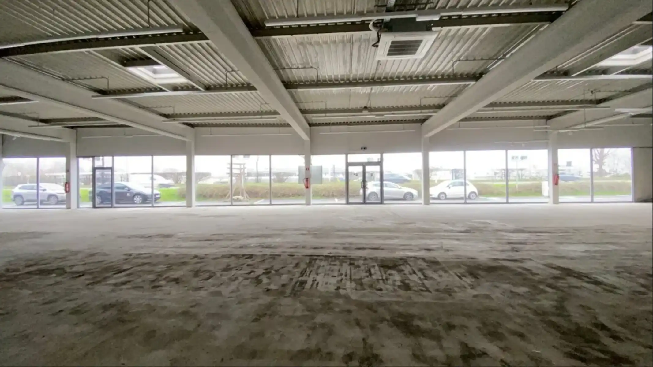 Handelspand met uitstekende visibiliteit langs de N16 in Sint-Niklaas foto 7