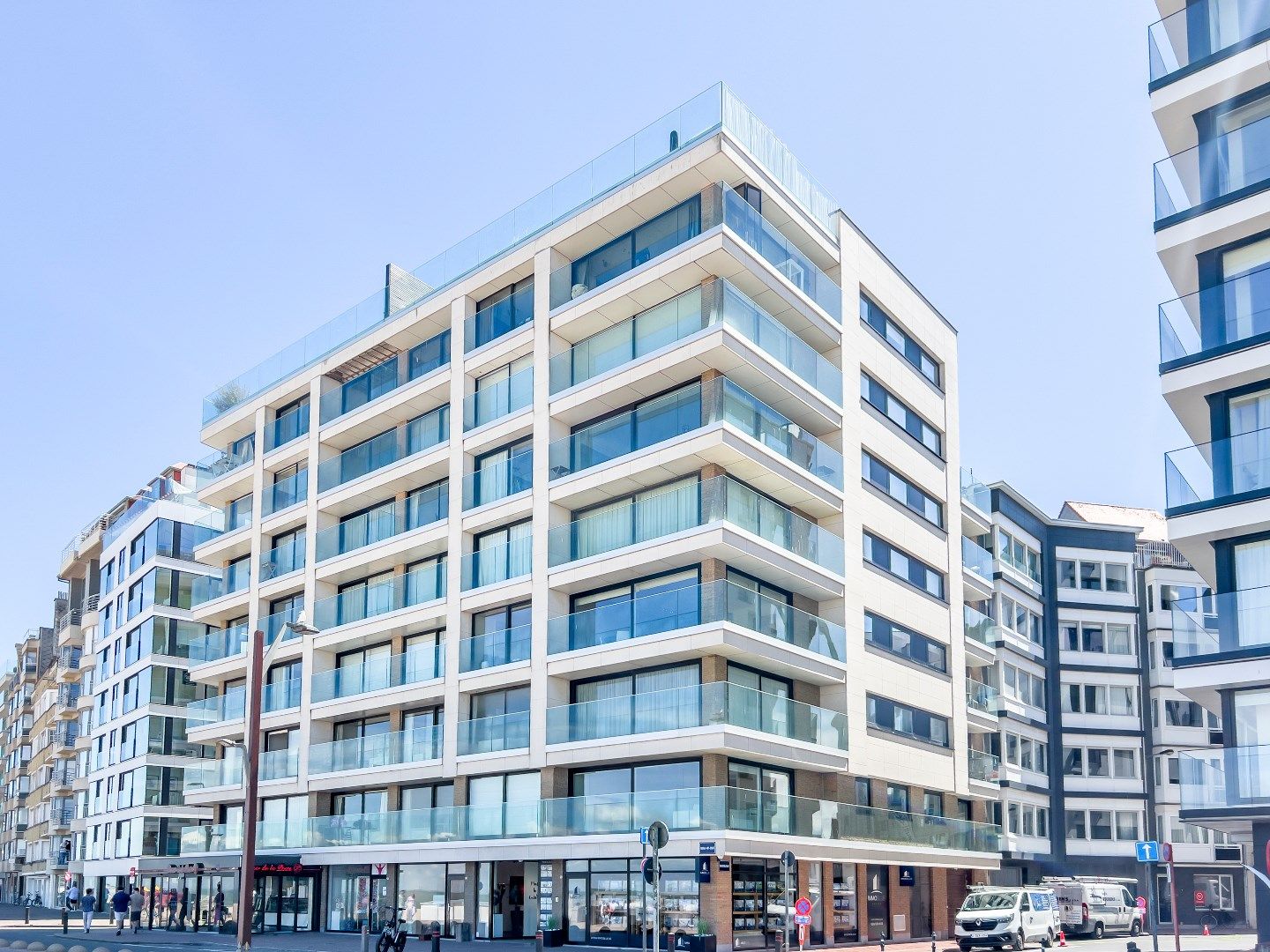 Gemeubeld hoekappartement (westkant) gelegen op de Zeedijk vlakbij het Albertplein en Driehoeksplein. Inclusief inpandige parking foto 17