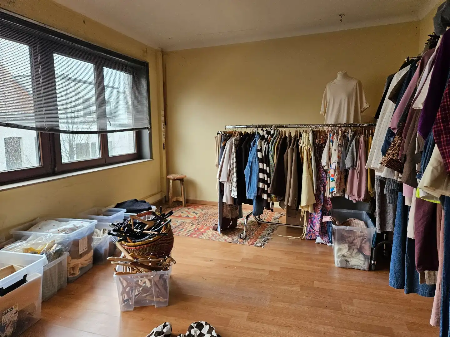 Handelspand van 135 m² met diverse mogelijkheden in het centrum van Mol! foto 10