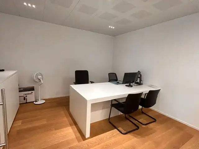 Bedrijfshal van 207 m² met een kantoorruimte op 1° verd. van 105 m² foto 15