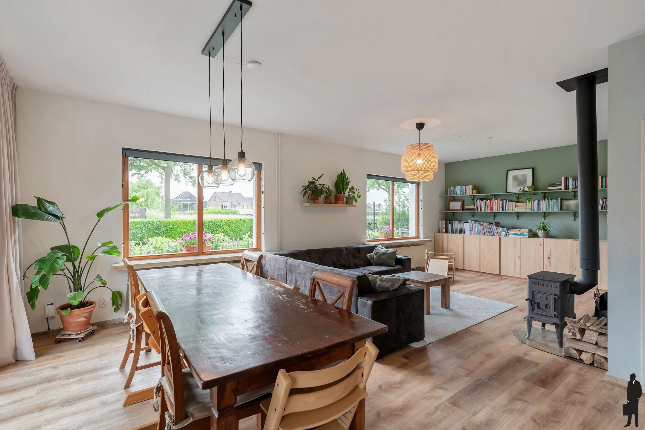 Woning met 4 slks en grote schuur op perceel van ca. 1026m² foto 7