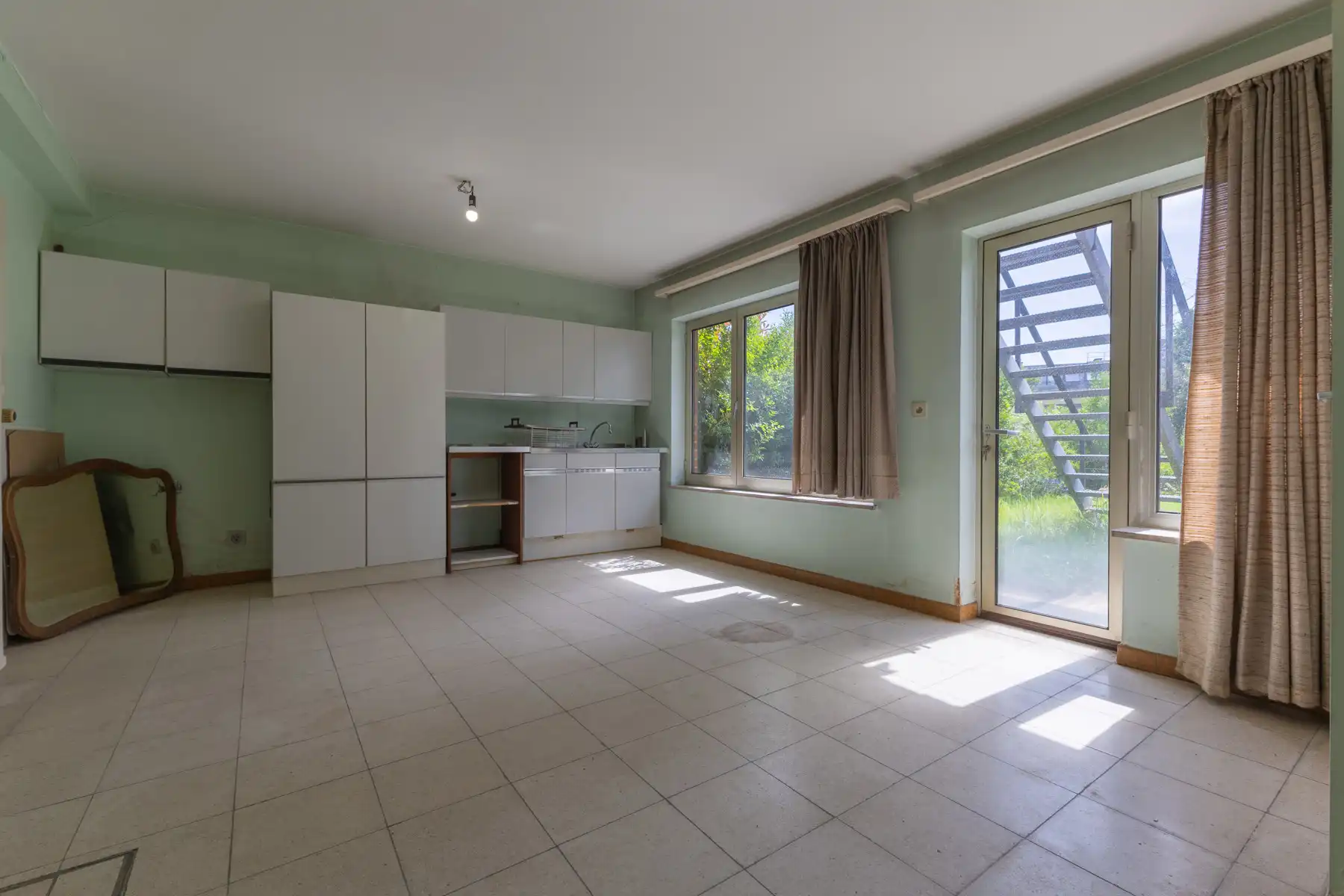 Gunstig gelegen woning met 3 slaapkamers, bureel en tuin foto 21