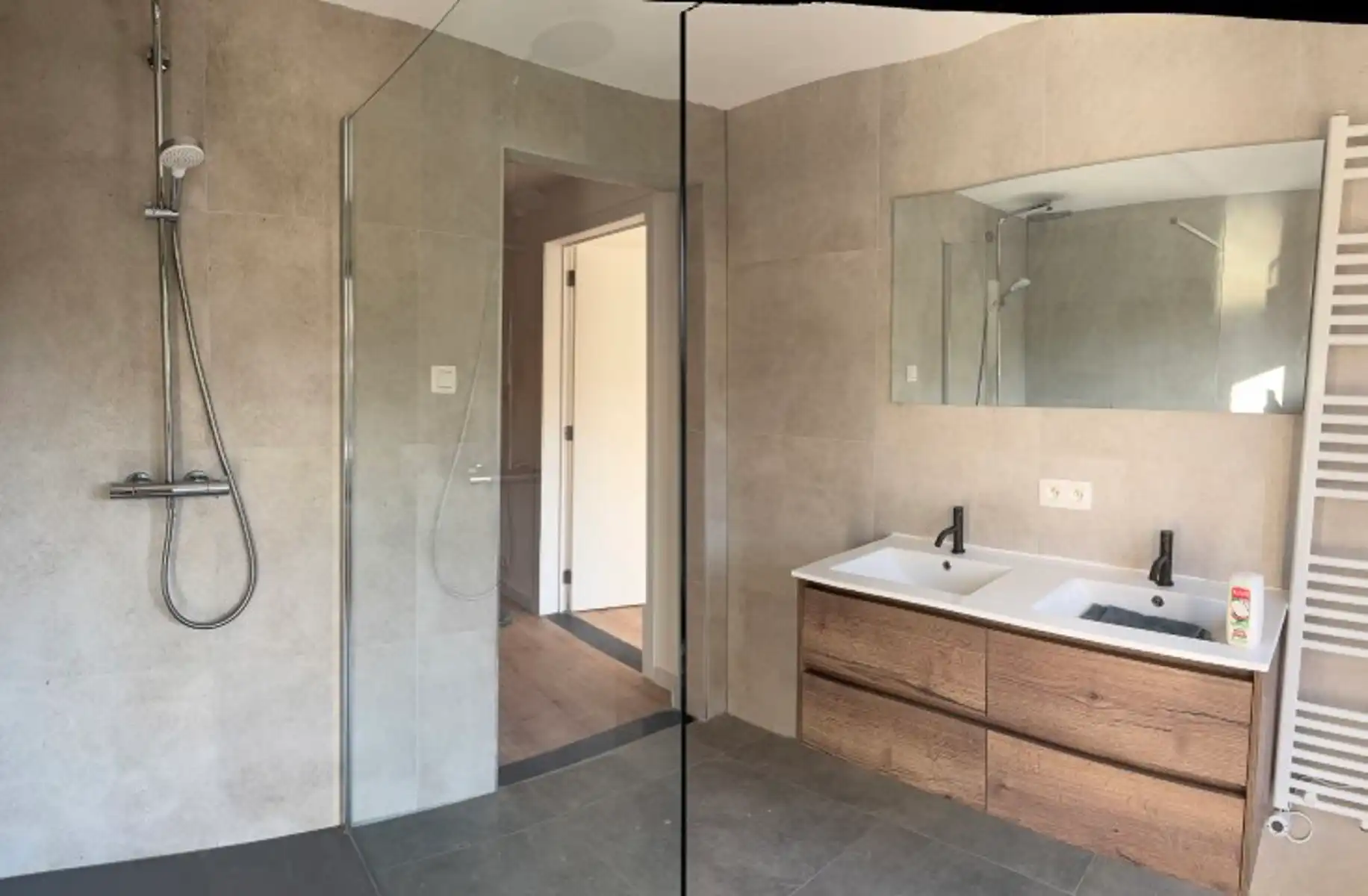 Mooi gerenoveerde gezinswoning foto 9