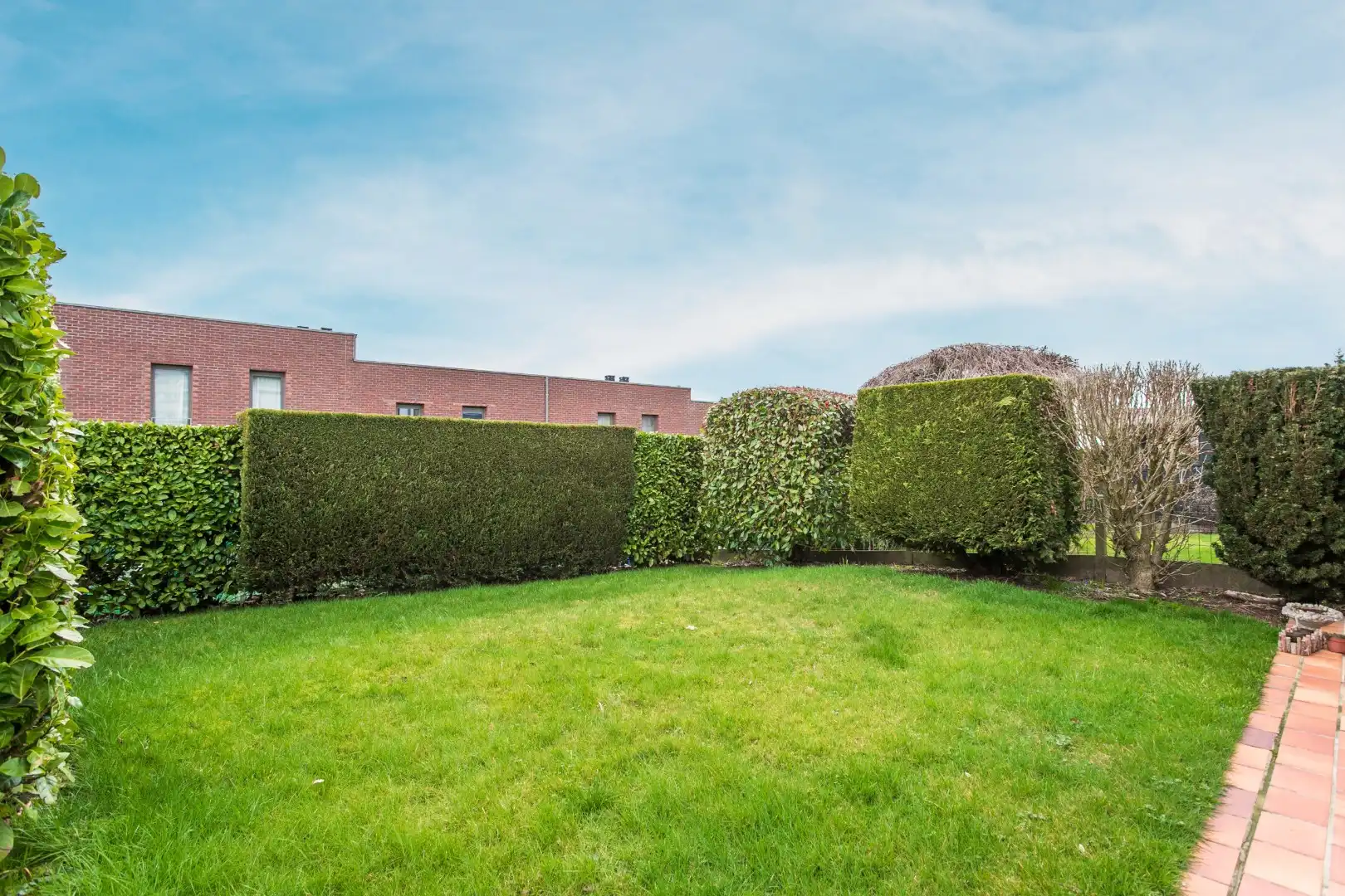 Solide 3-gevel woning met 3 slaapkamers, tuin en garage nabij centrum Halle foto 14