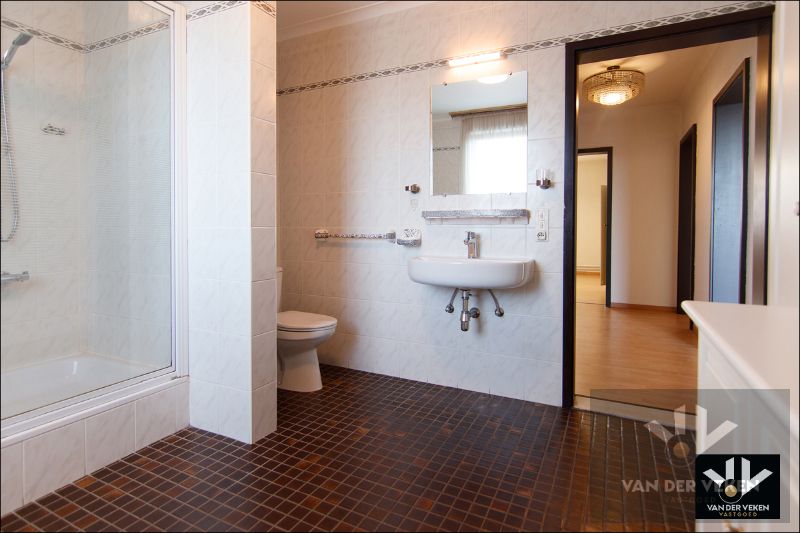 Ruim en zeer goed onderhouden triplex met veel mogelijkheden op goed bereikbare locatie in het gezellige Diepenbeek foto 26