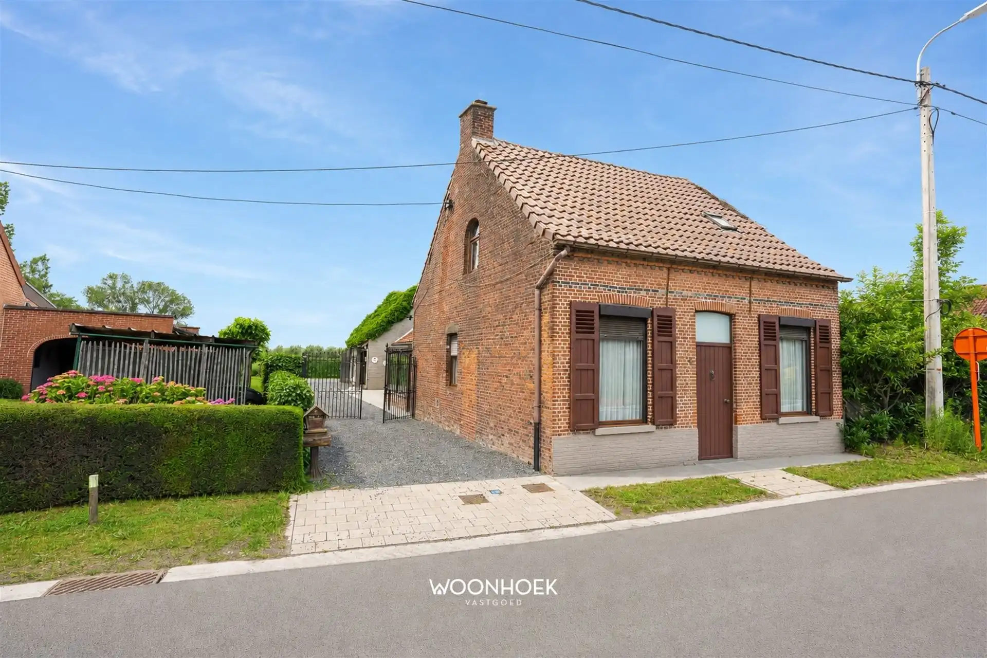 Hoofdfoto van de publicatie: Ruime 3-slpk HOB met garage, veranda en zicht op de velden