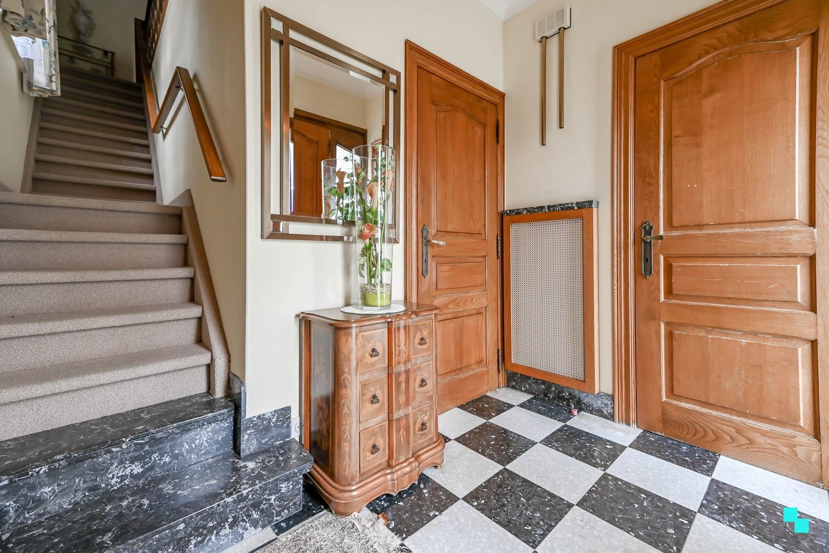 Charmante woning met prachtige tuin en drie slaapkamers te Izegem foto 2