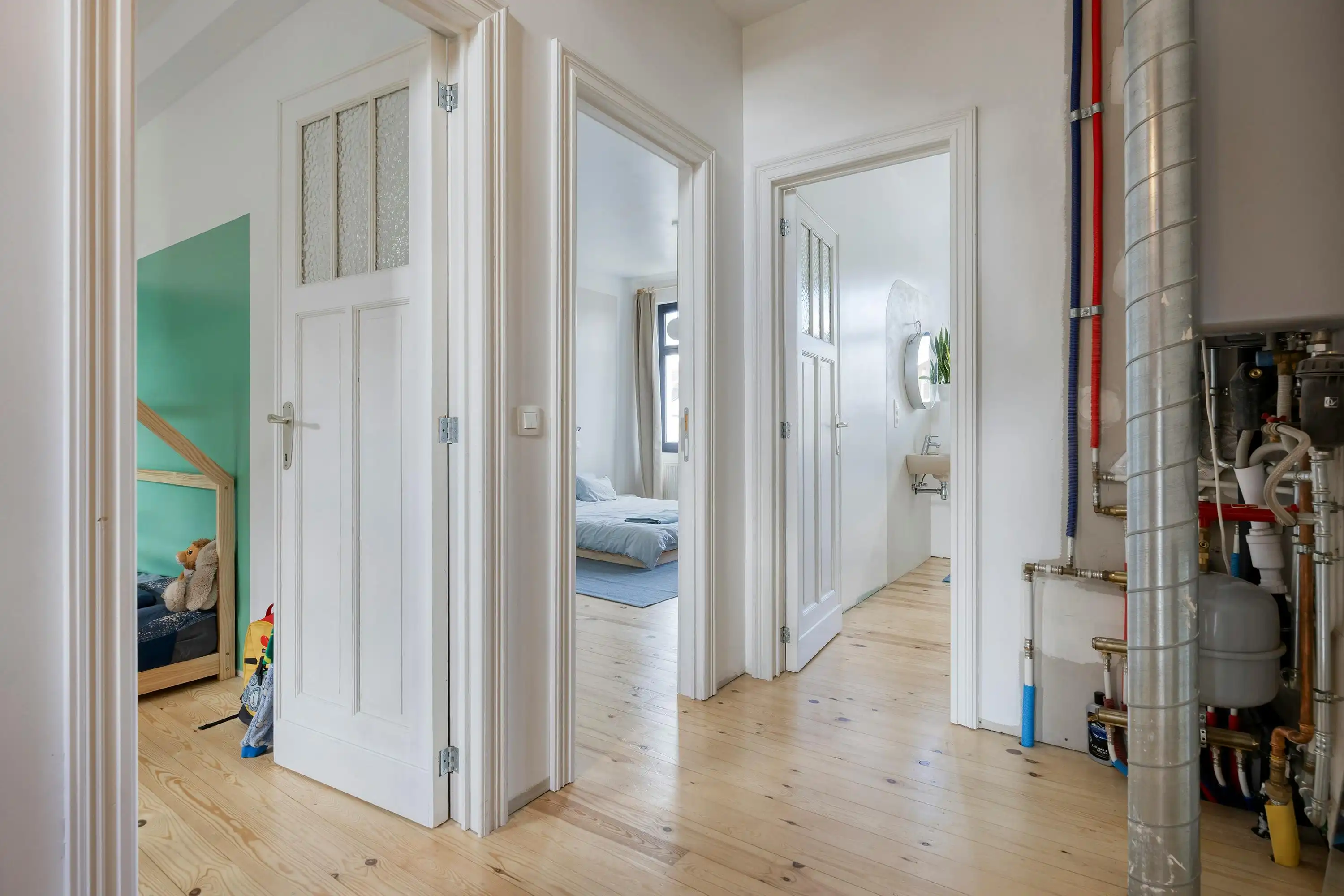 Gerenoveerd Herenhuis met Handelszaak & Kanaalzicht te Koop foto 12