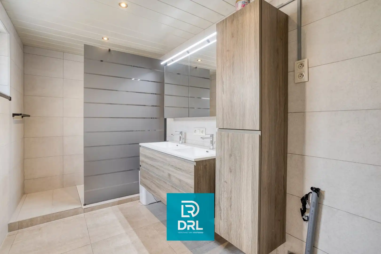 Instapklare rijwoning met slaapkamers, ingerichte zolder en optionele recreatiegrond foto 9